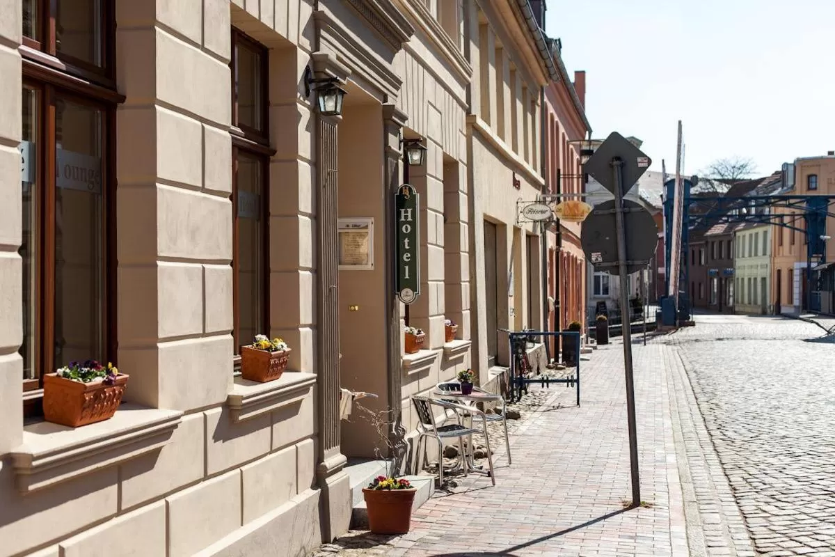 Patio in Hotel und Restaurant Haus Sajons