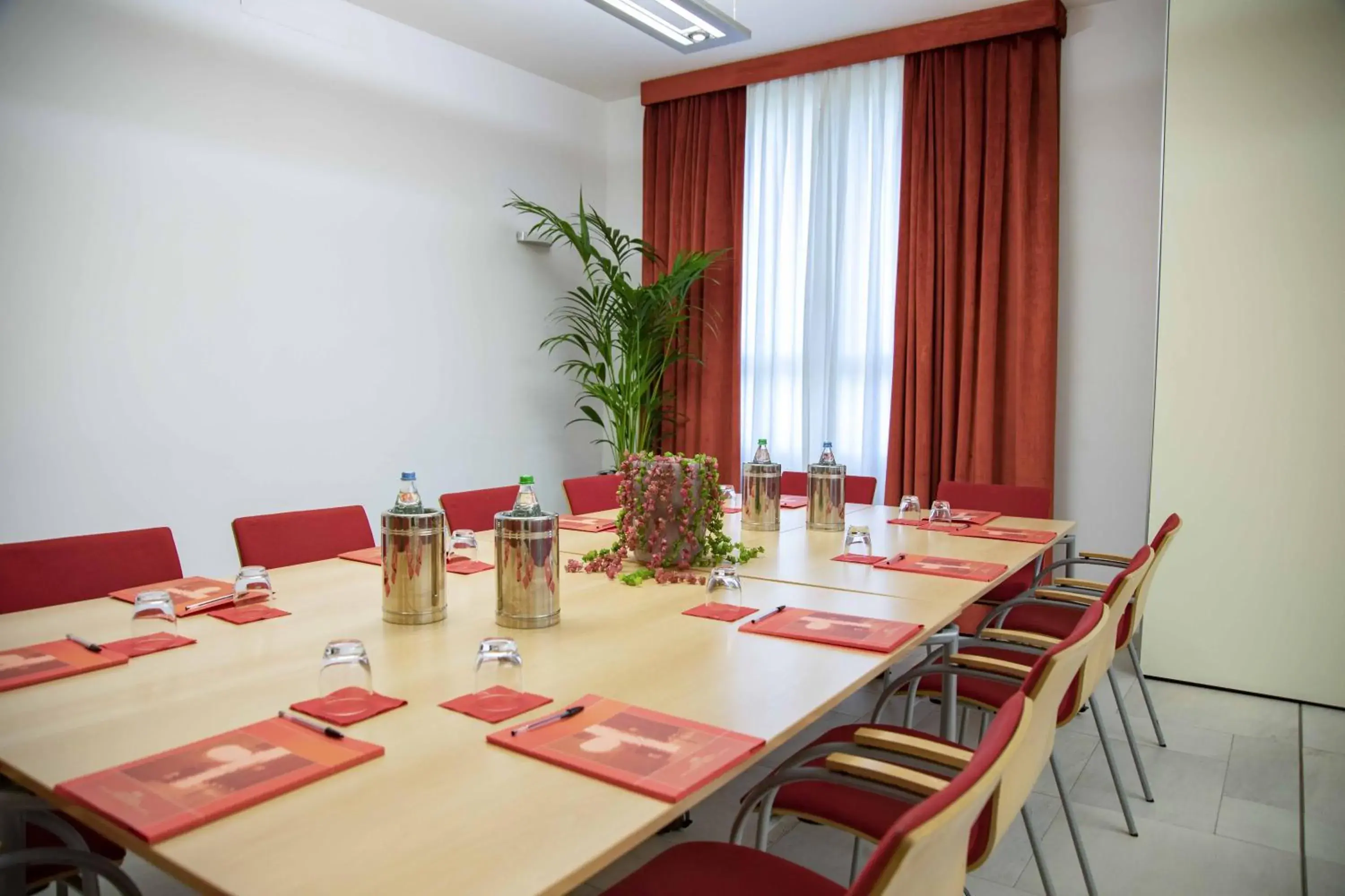 Meeting/conference room in Hotel Remilia