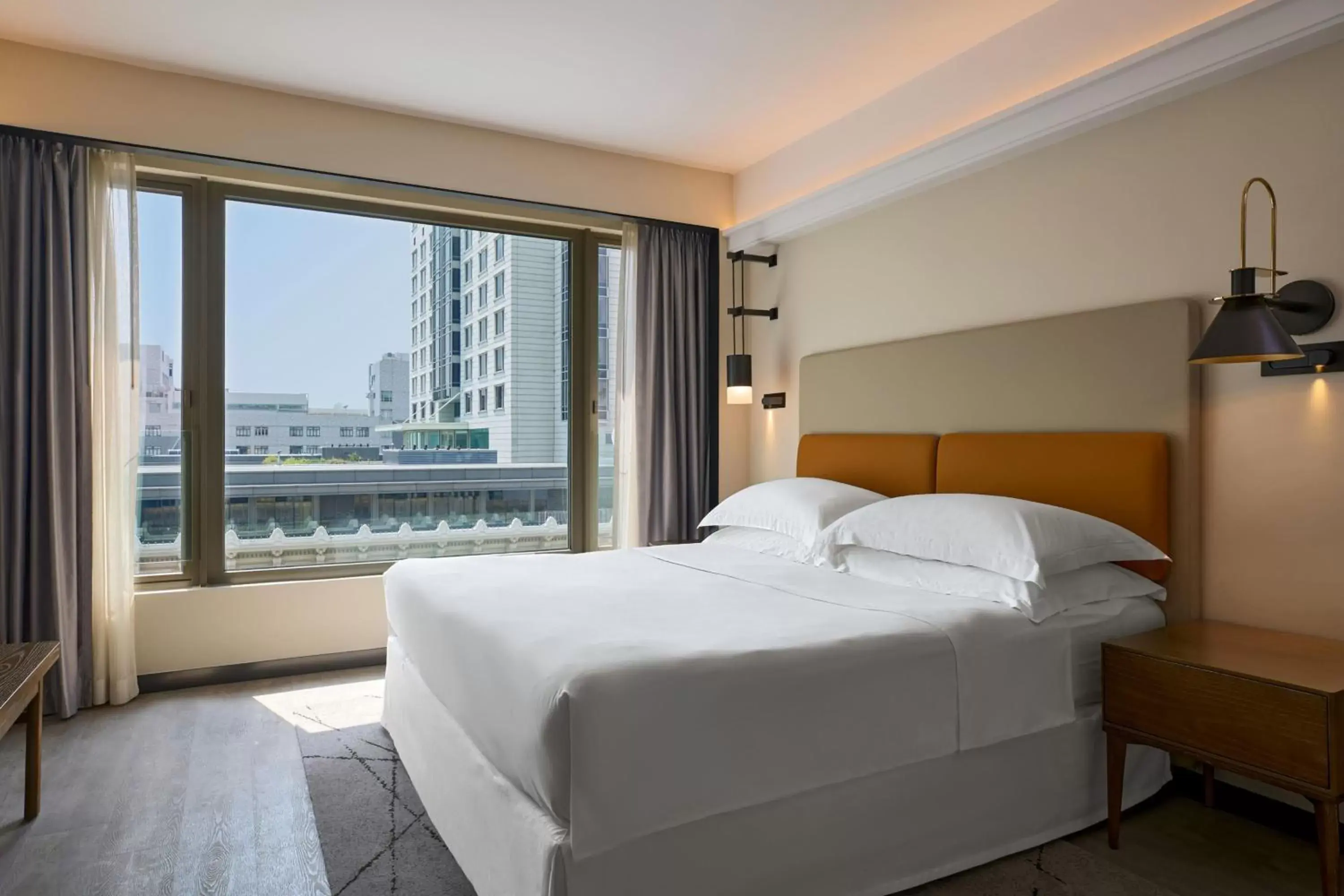 Bedroom, Bed in Sheraton Hong Kong Hotel & Towers