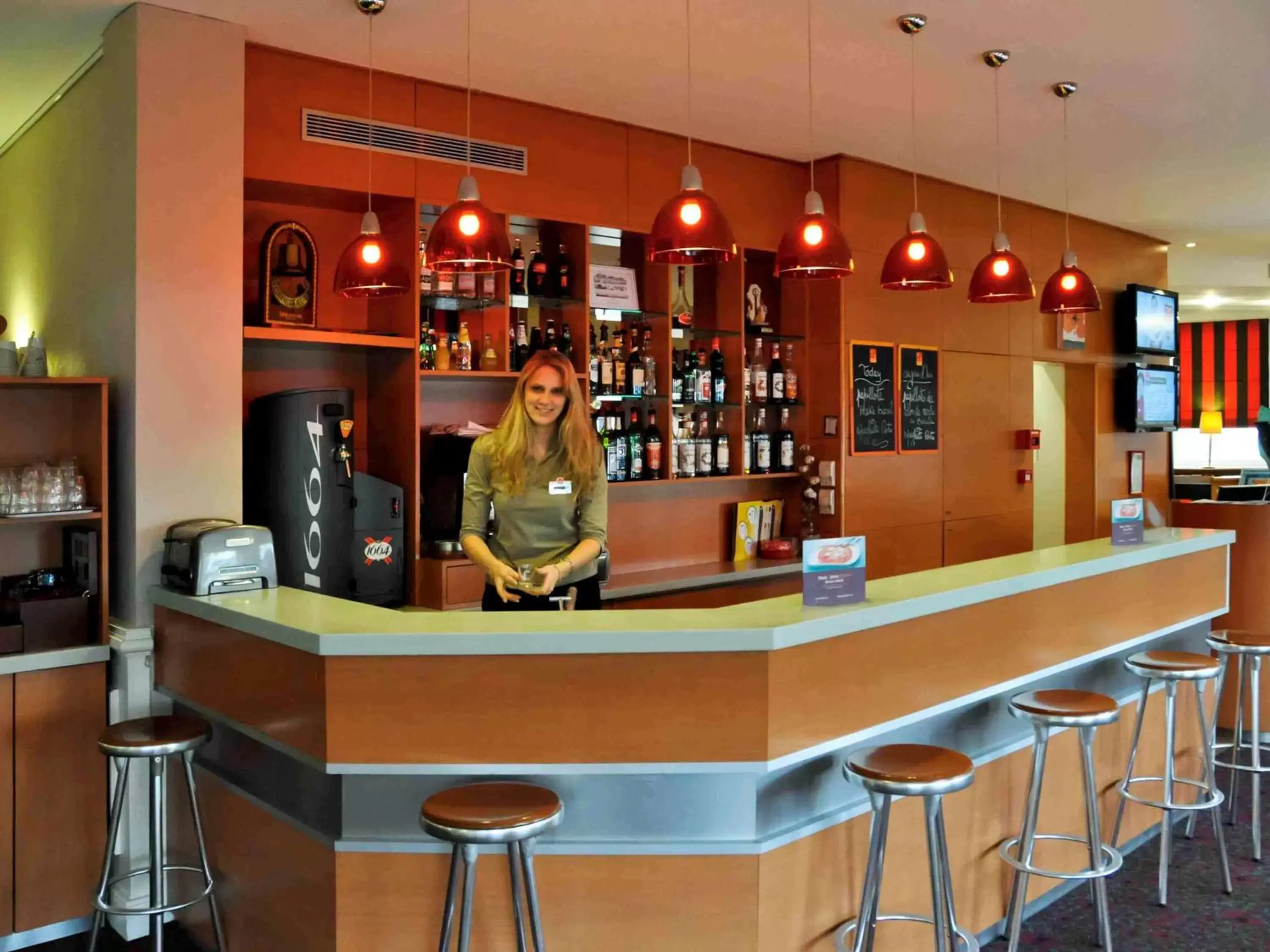 Lounge or bar, Lounge/Bar in ibis Toulouse Gare Matabiau