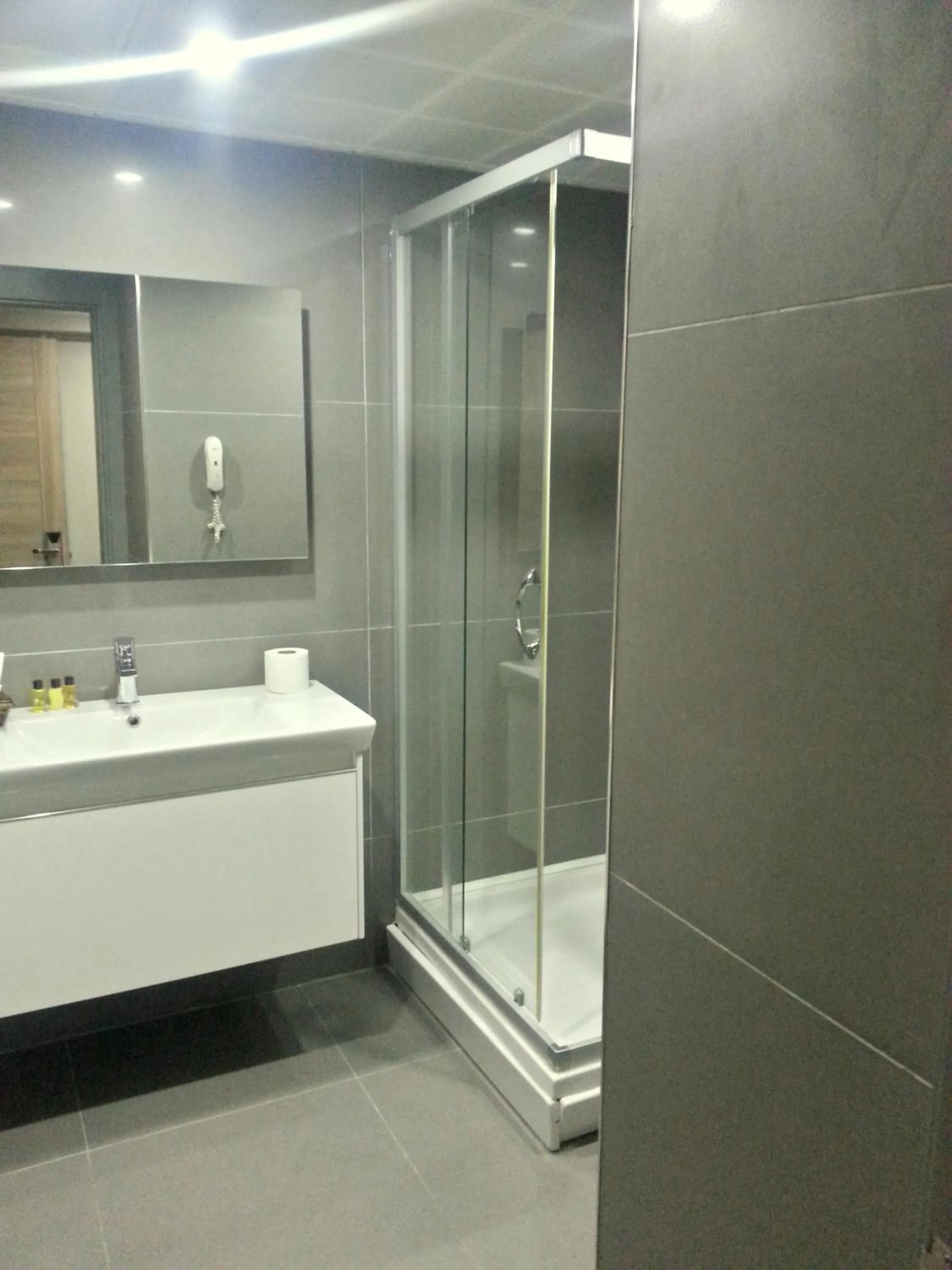 Shower in Hotel Marla