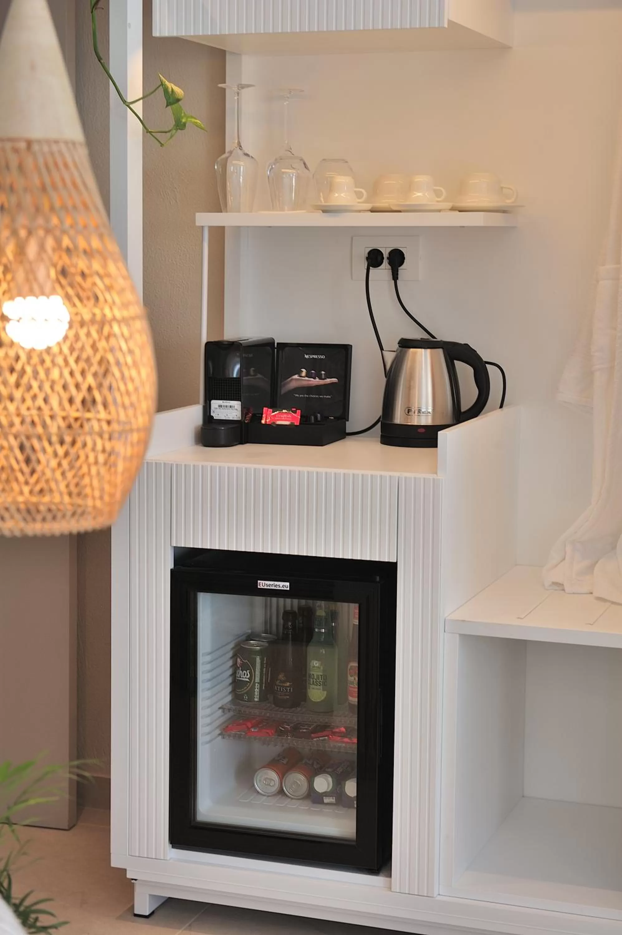 Kitchen/Kitchenette in Salty Wave Suites