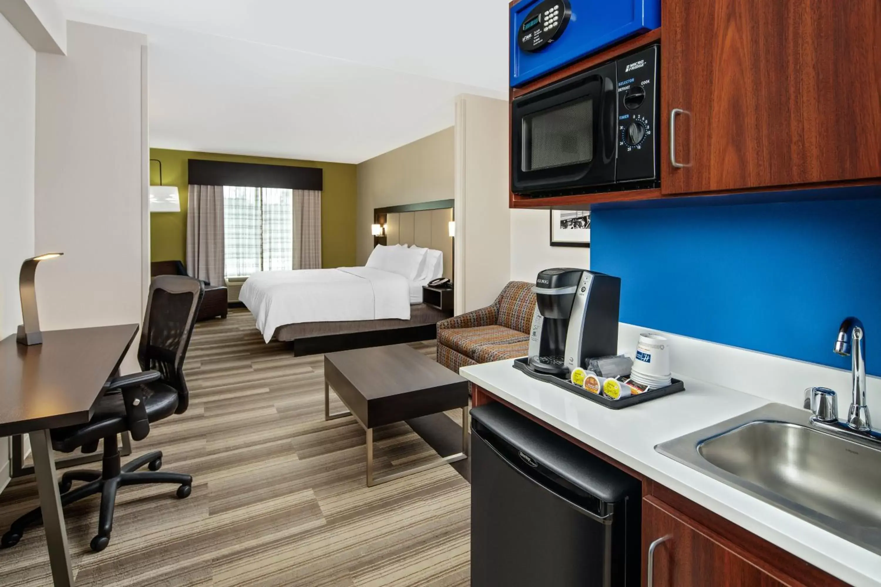 Photo of the whole room, Kitchen/Kitchenette in Holiday Inn Express & Suites Florence, an IHG Hotel