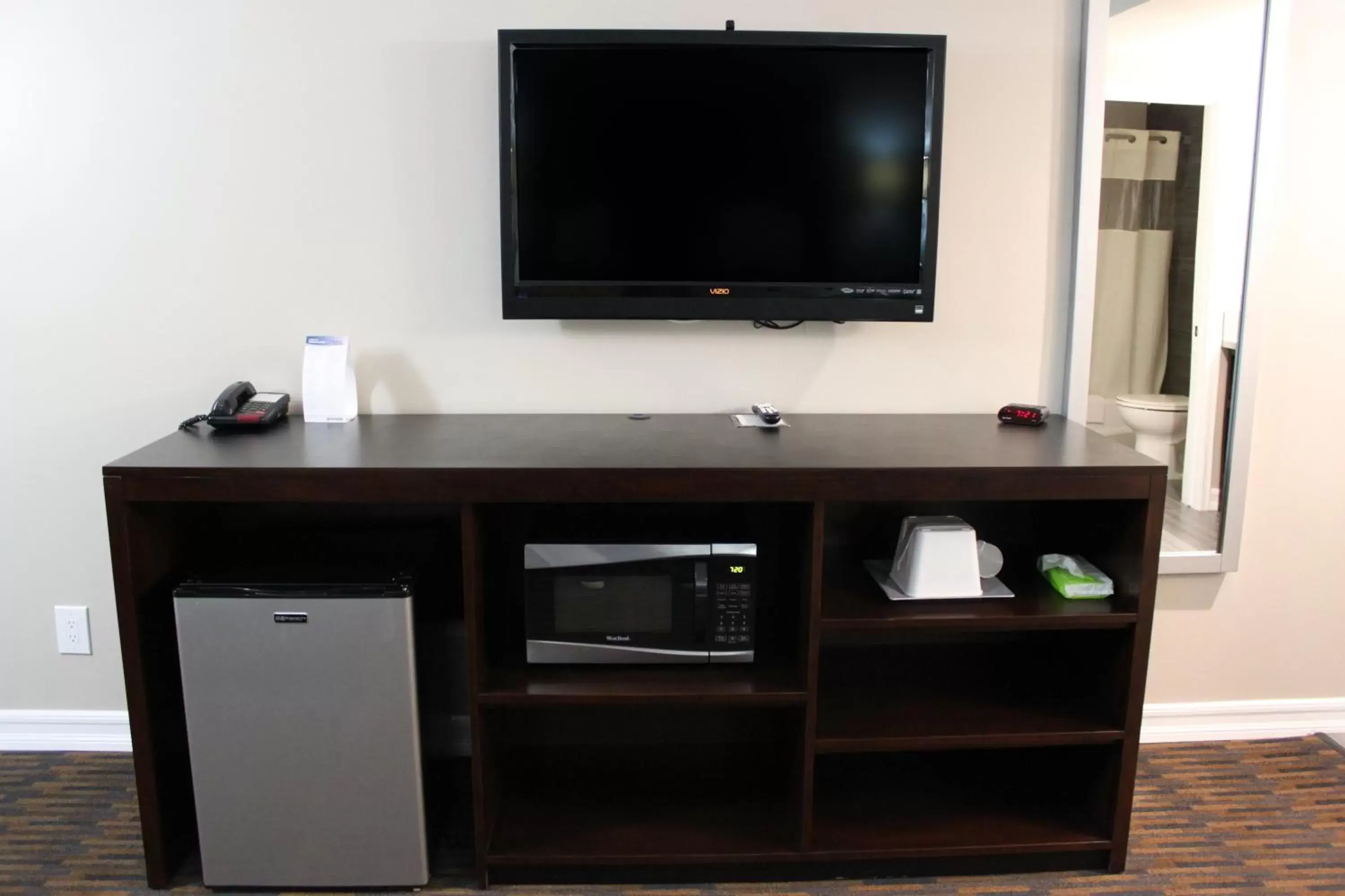 TV and multimedia, TV/Entertainment Center in Friendly Hills Inn