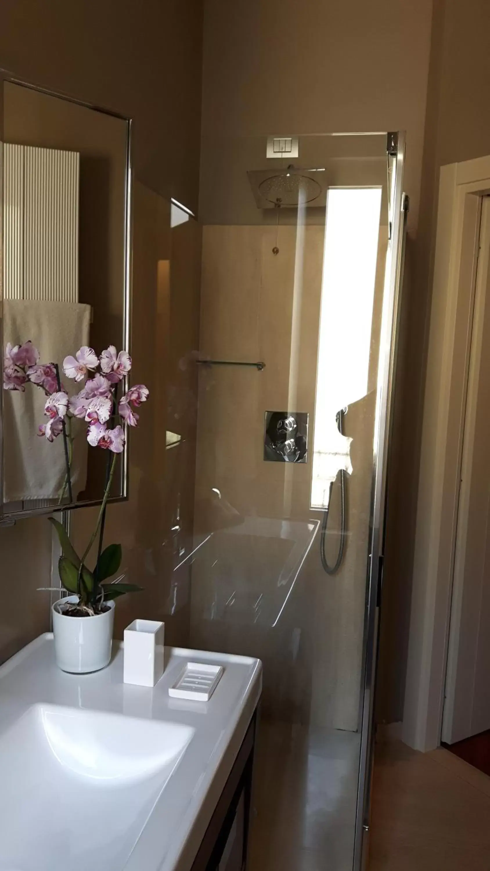 Bathroom in Bronzino House