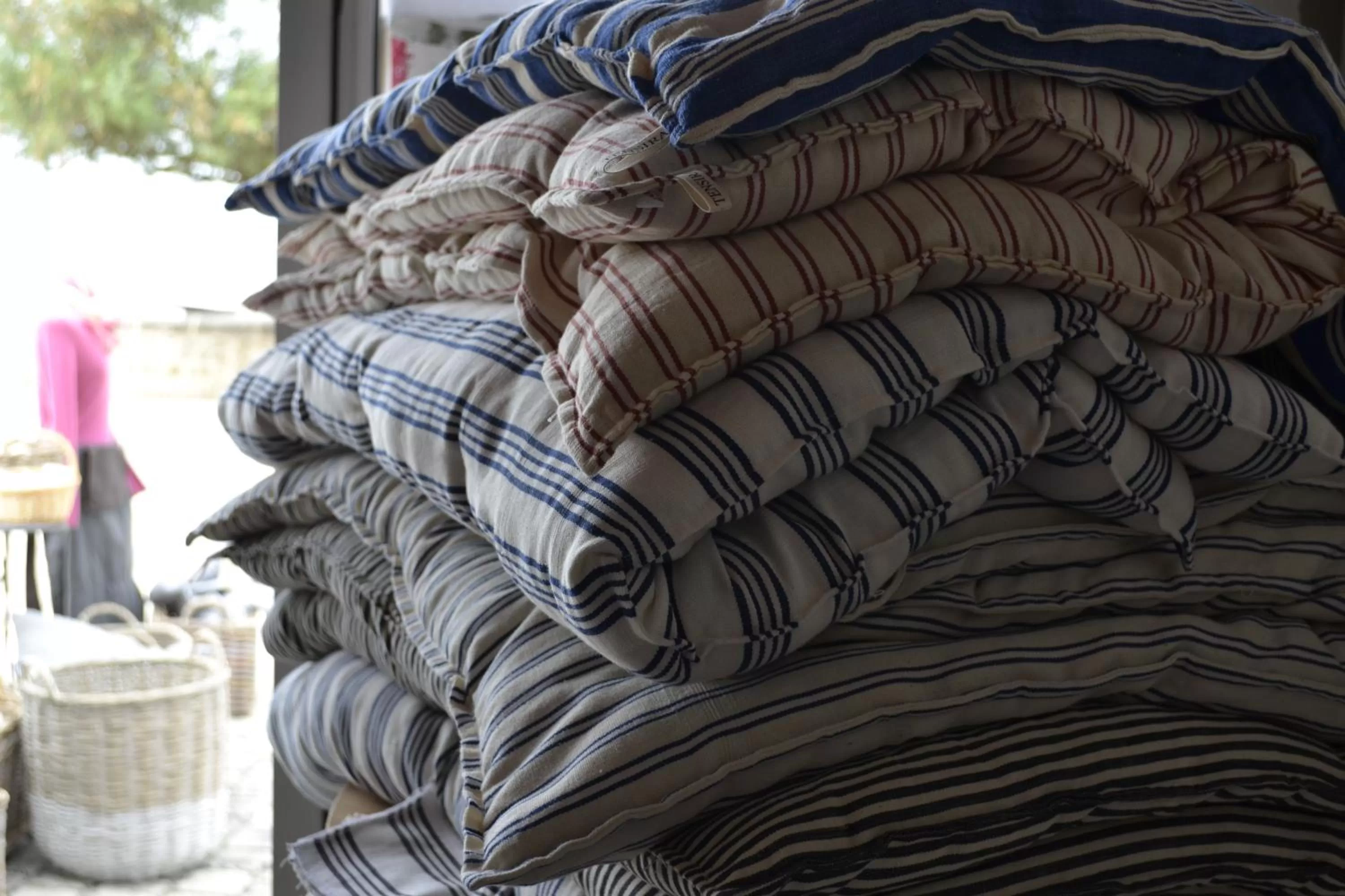 On-site shops, Bed in Le Mole (Appartements et Chambres)