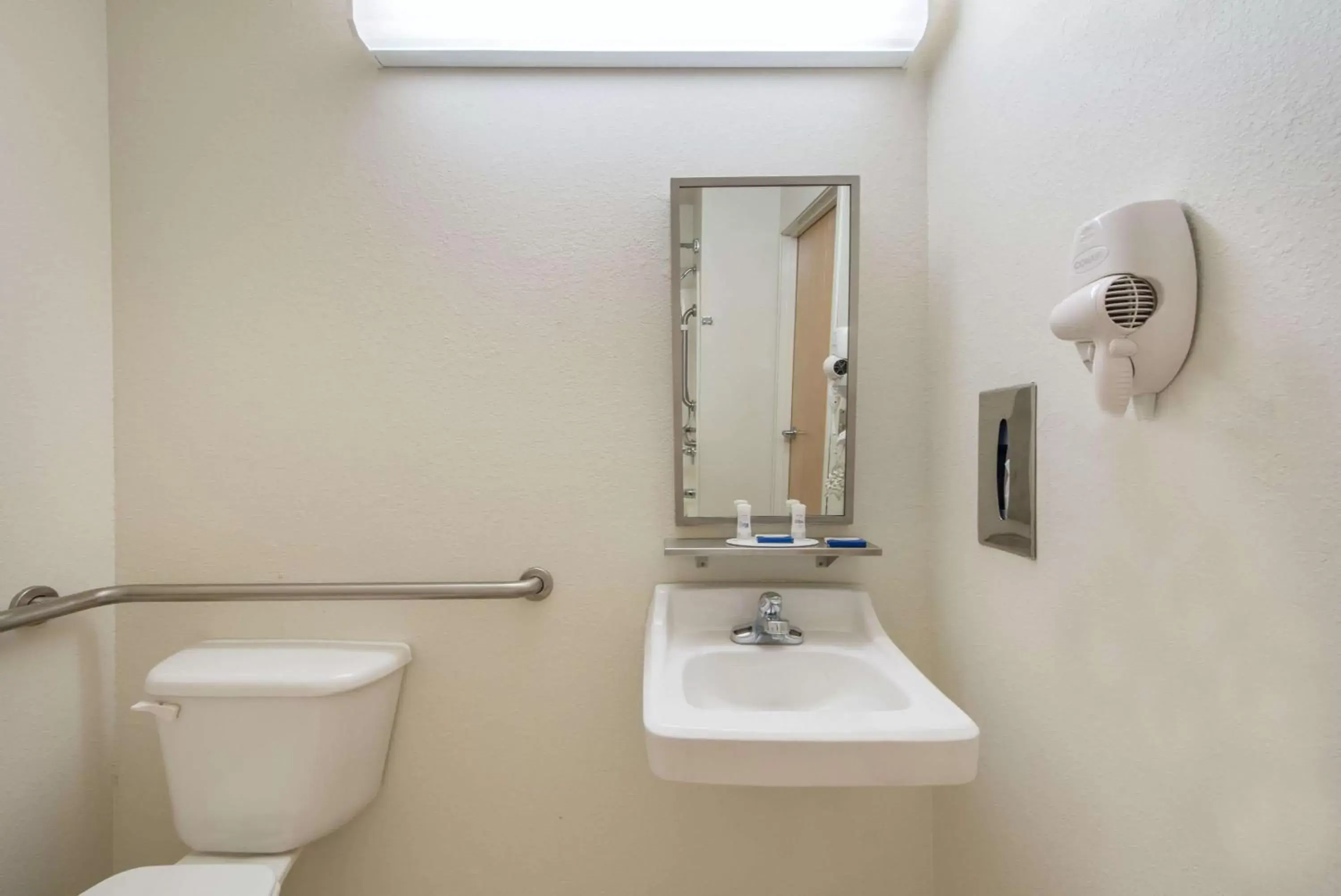 Bathroom in Microtel Inn & Suites by Wyndham Altus