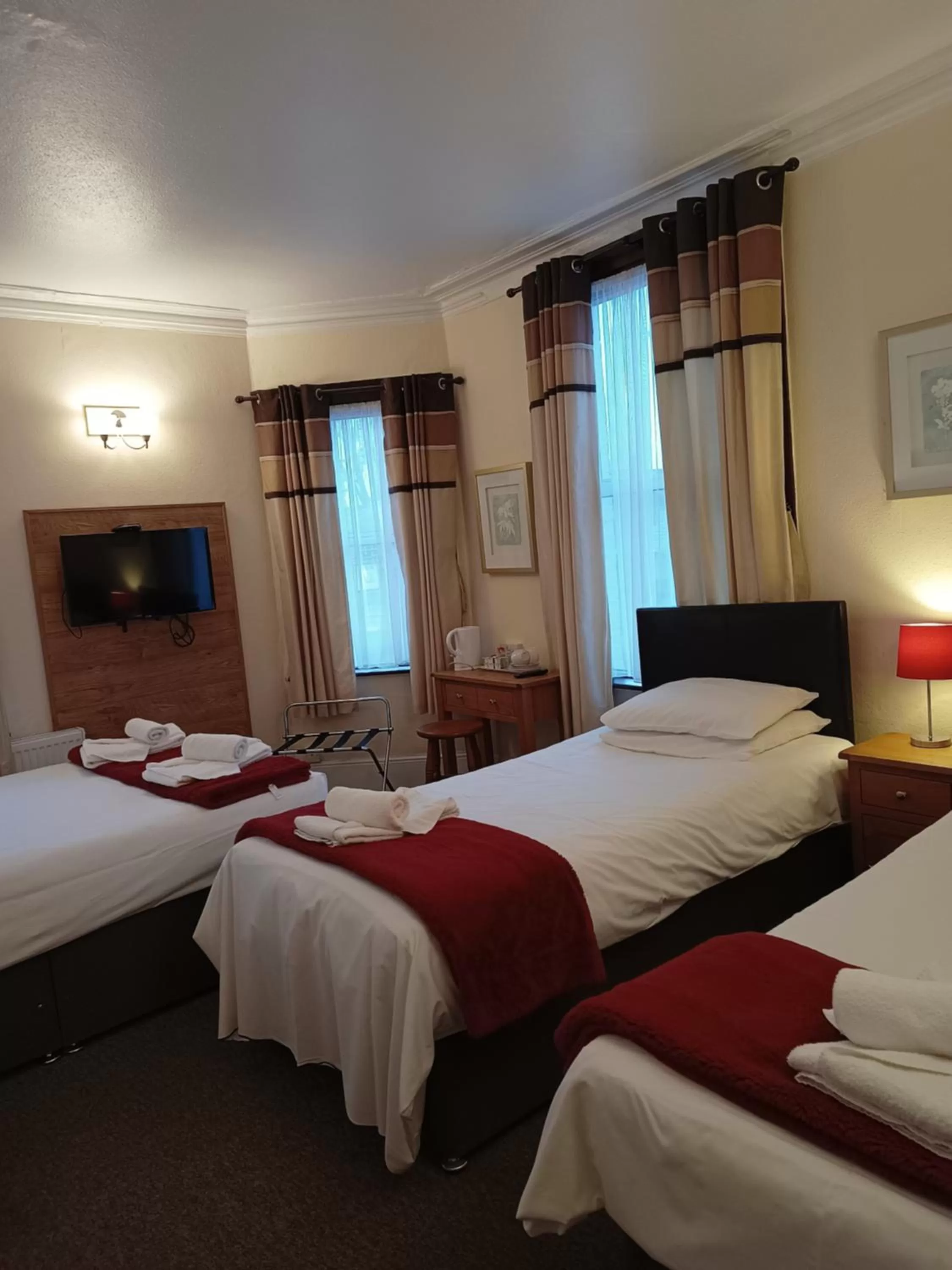 Bedroom, Bed in Westgate Hotel