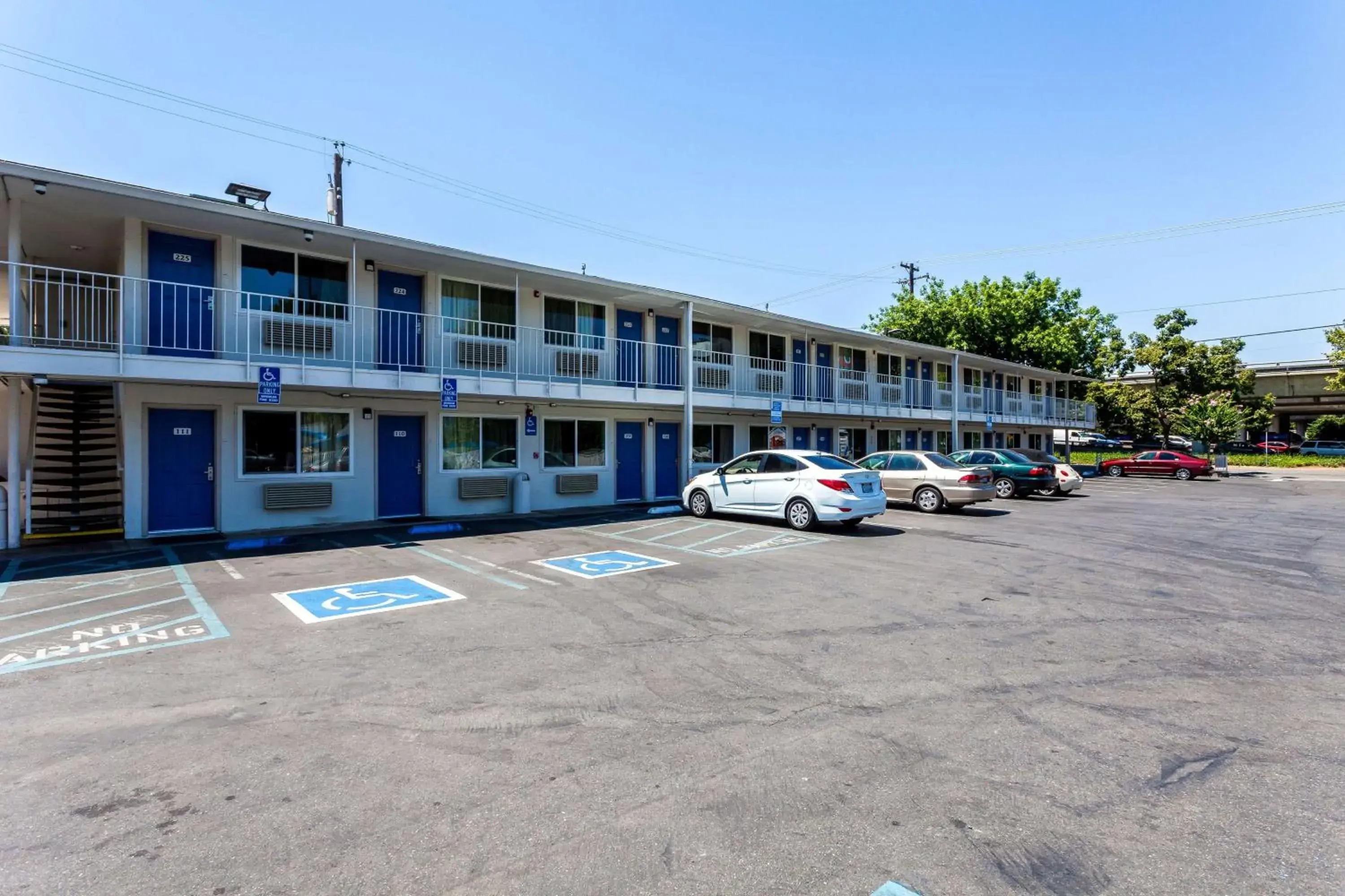 Property Building in Motel 6 Sacremento, Ca - Downton