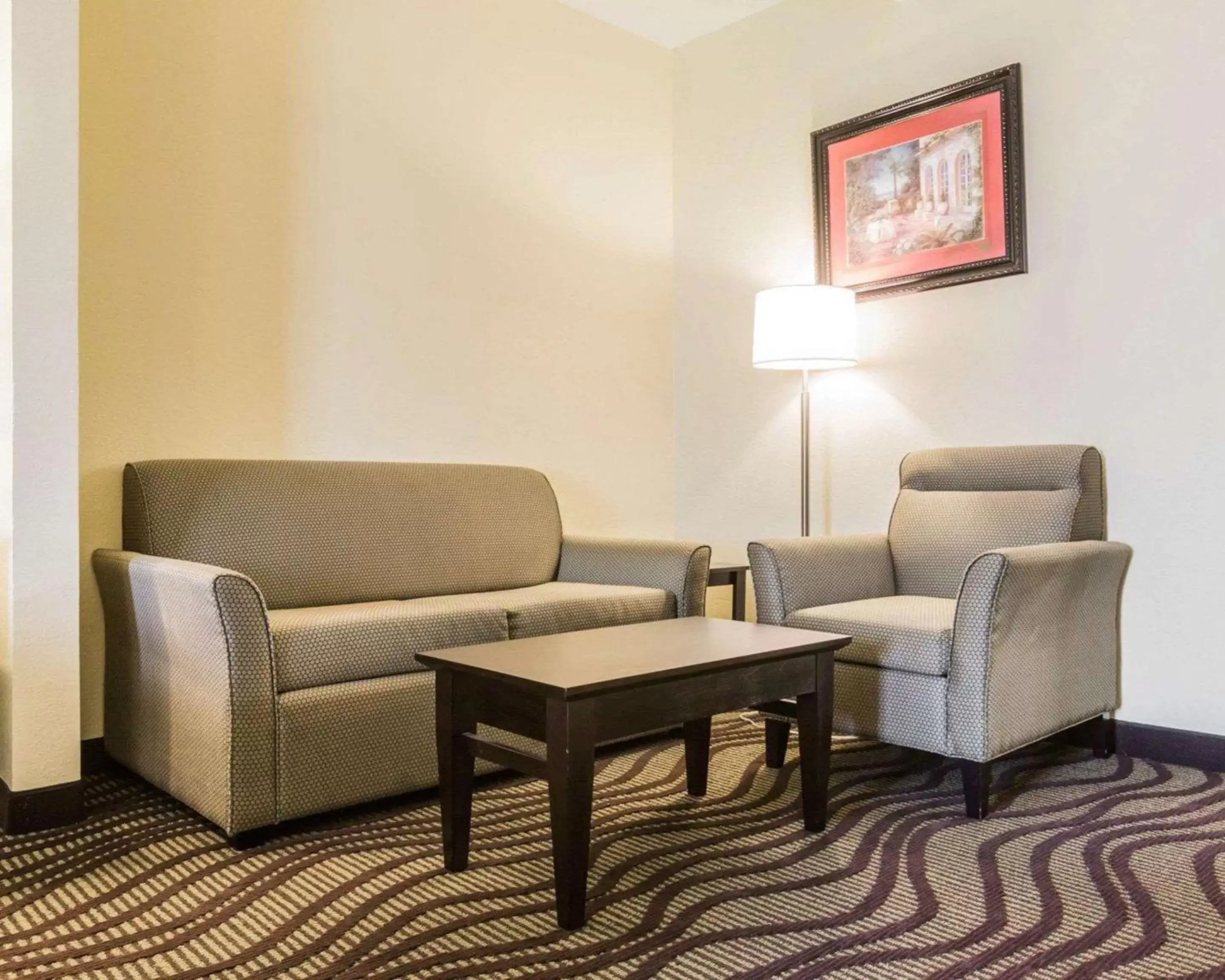 Photo of the whole room, Seating Area in Quality Inn & Suites near Coliseum and Hwy 231 North