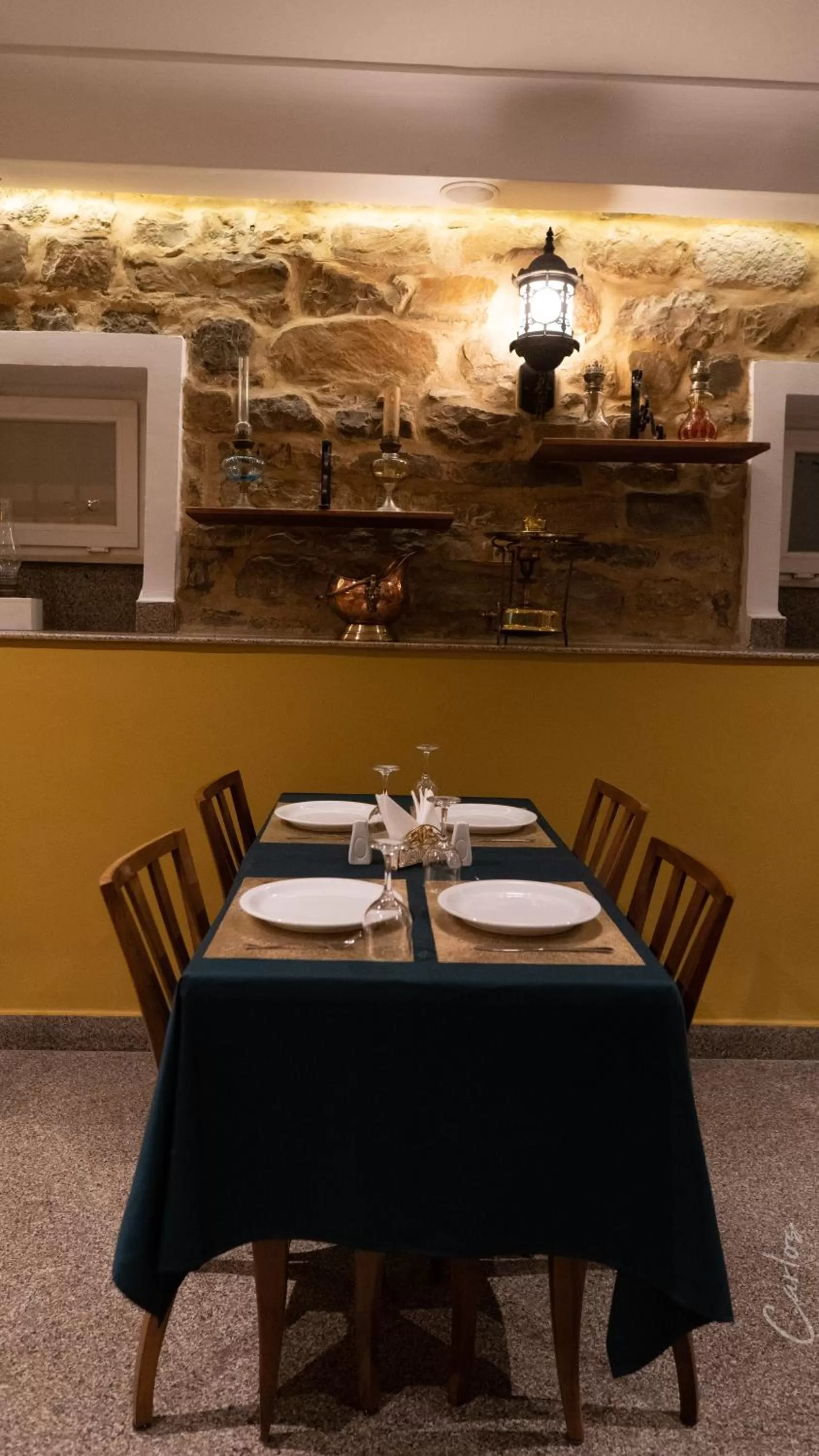 Restaurant/places to eat in HOTEL LAFAYETTE