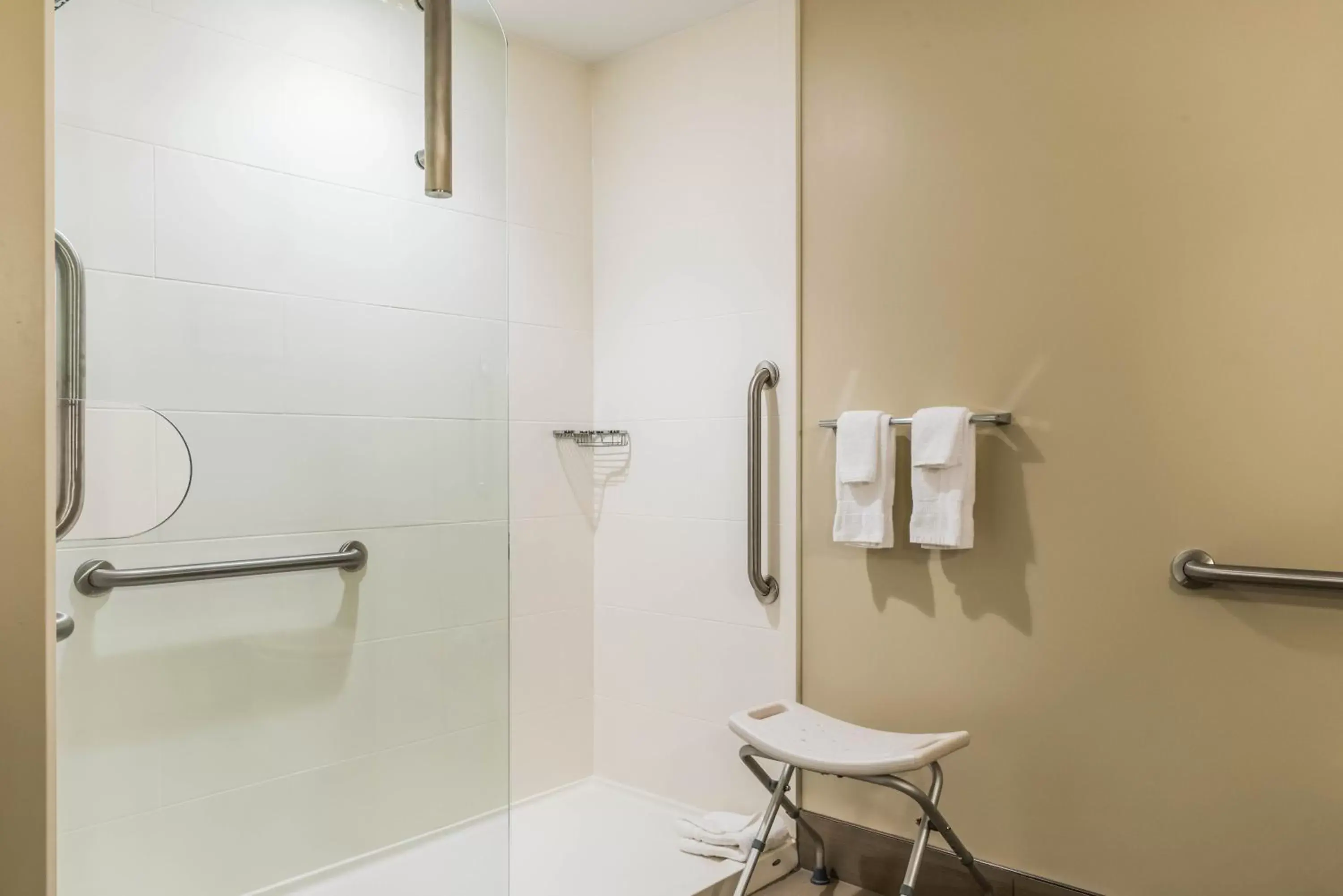 Bathroom in Comfort Suites Florence - Cincinnati South