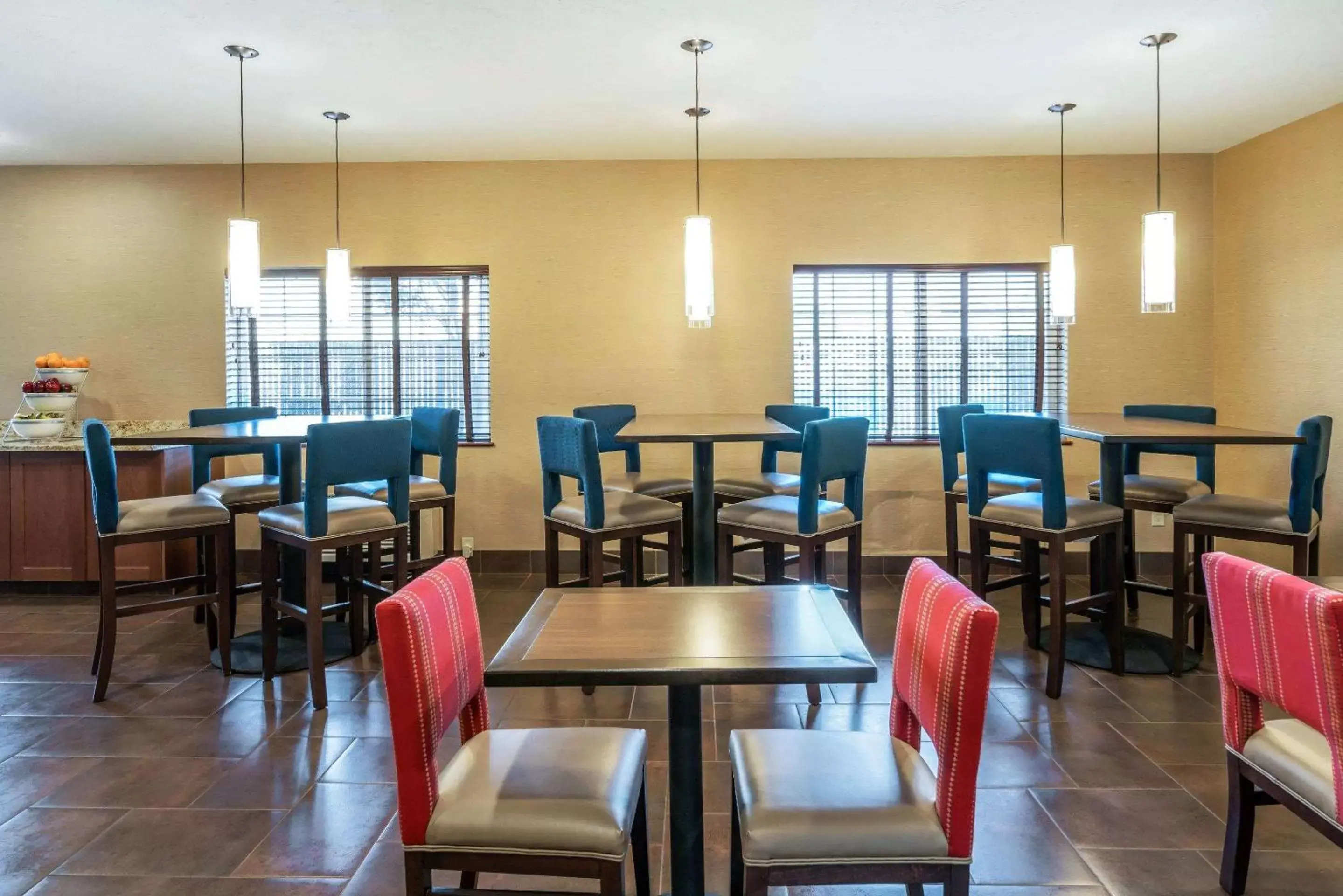 Restaurant/Places to Eat in Comfort Suites Yakima