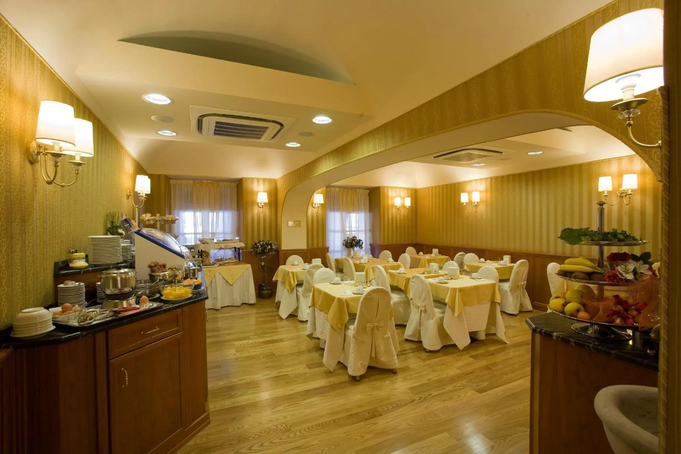 Restaurant/places to eat, Banquet Facilities in Hotel Principe di Piemonte