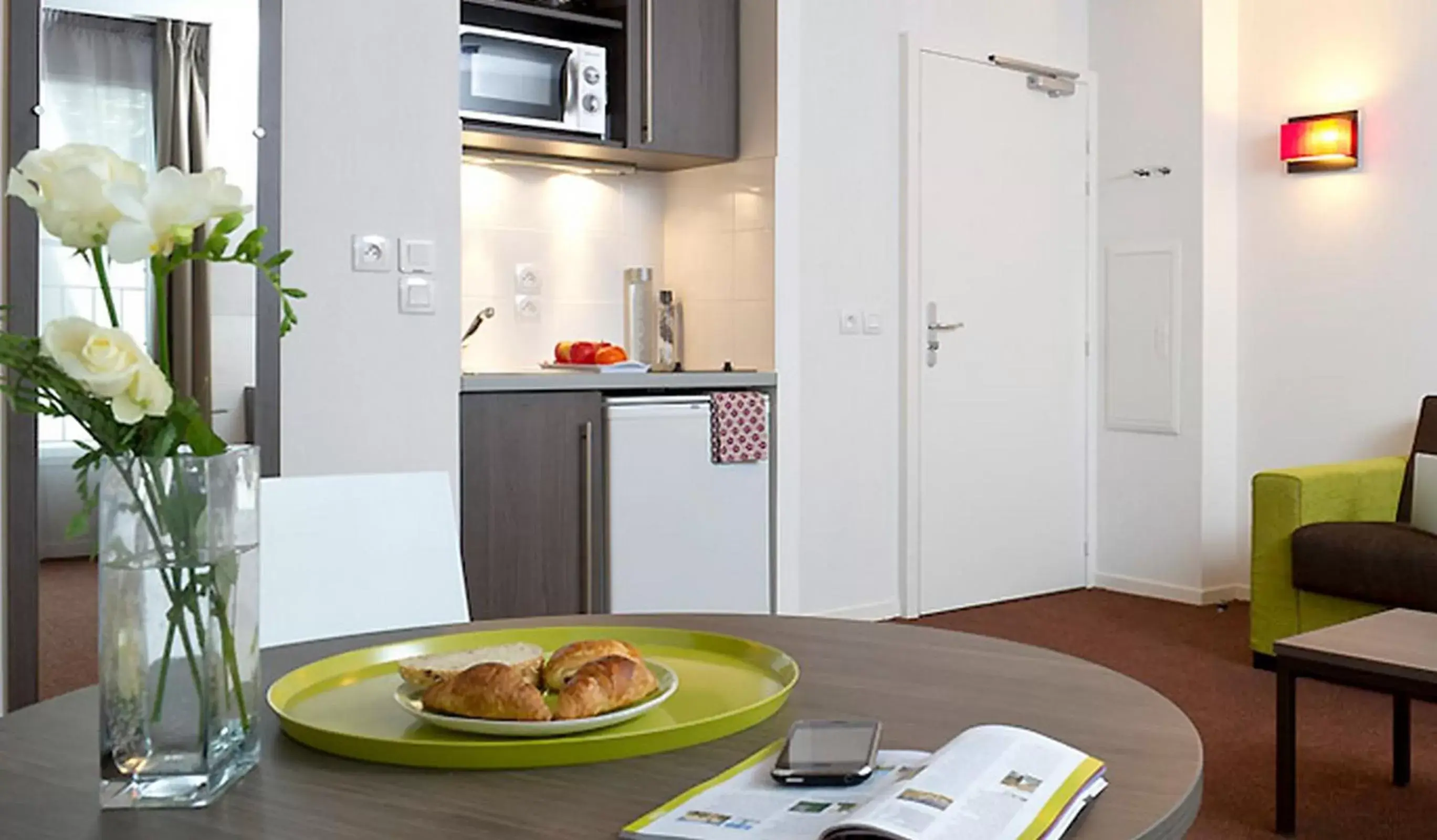Kitchen or kitchenette, Kitchen/Kitchenette in Aparthotel Adagio Access Nantes Viarme