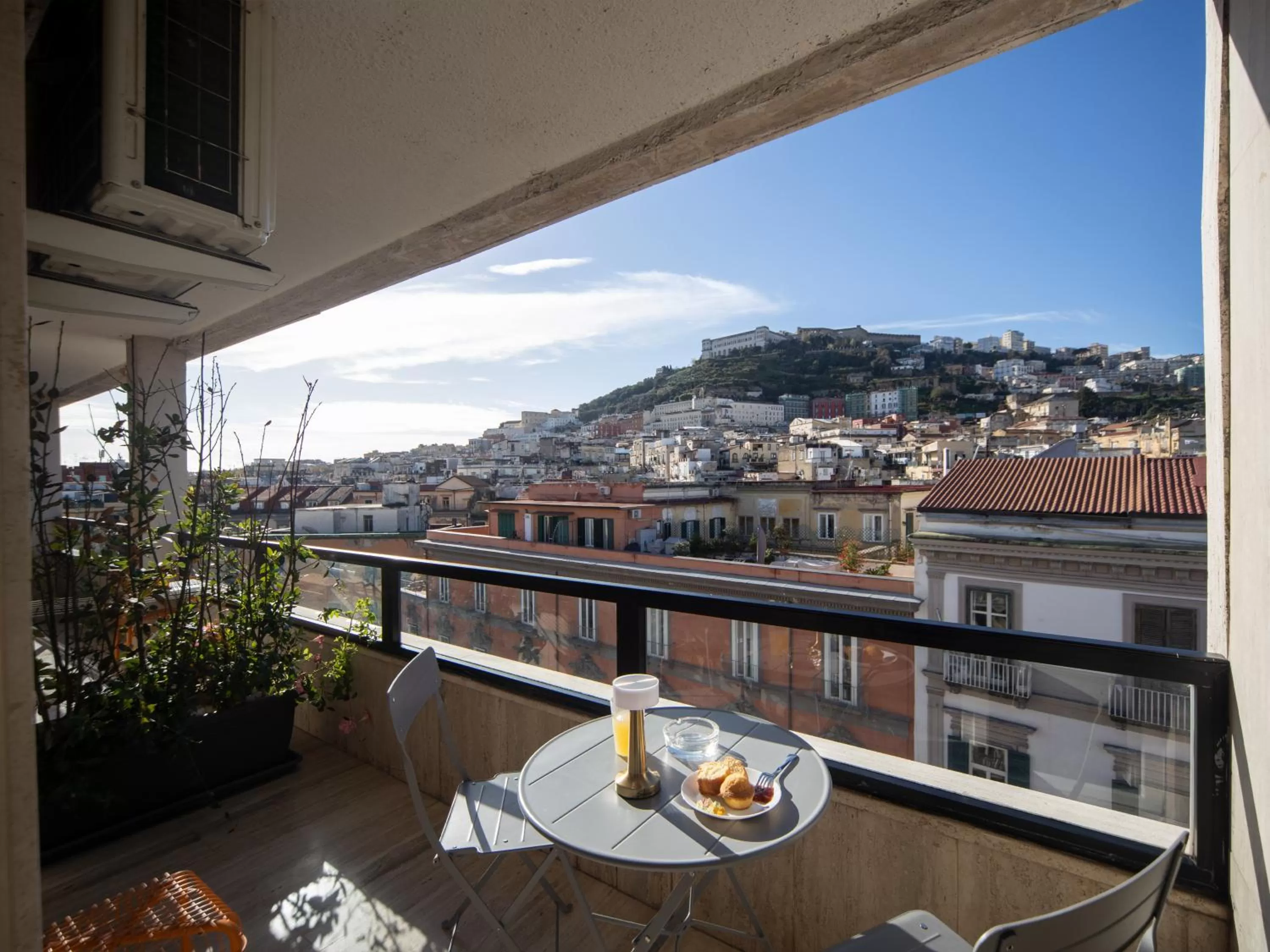 Day in Salotto Borbonico