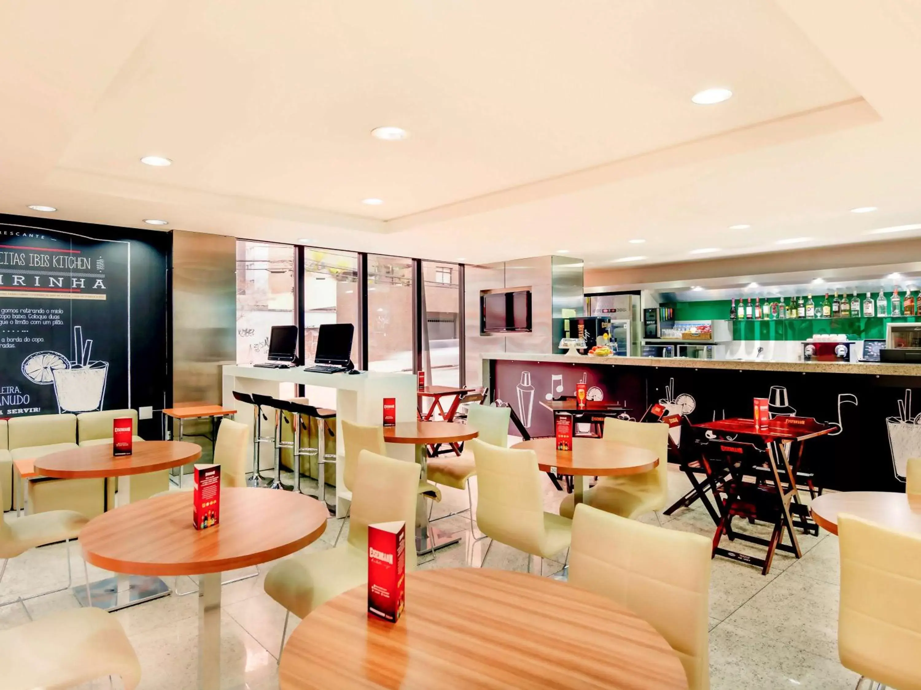 Restaurant/places to eat, Lounge/Bar in ibis Curitiba Shopping