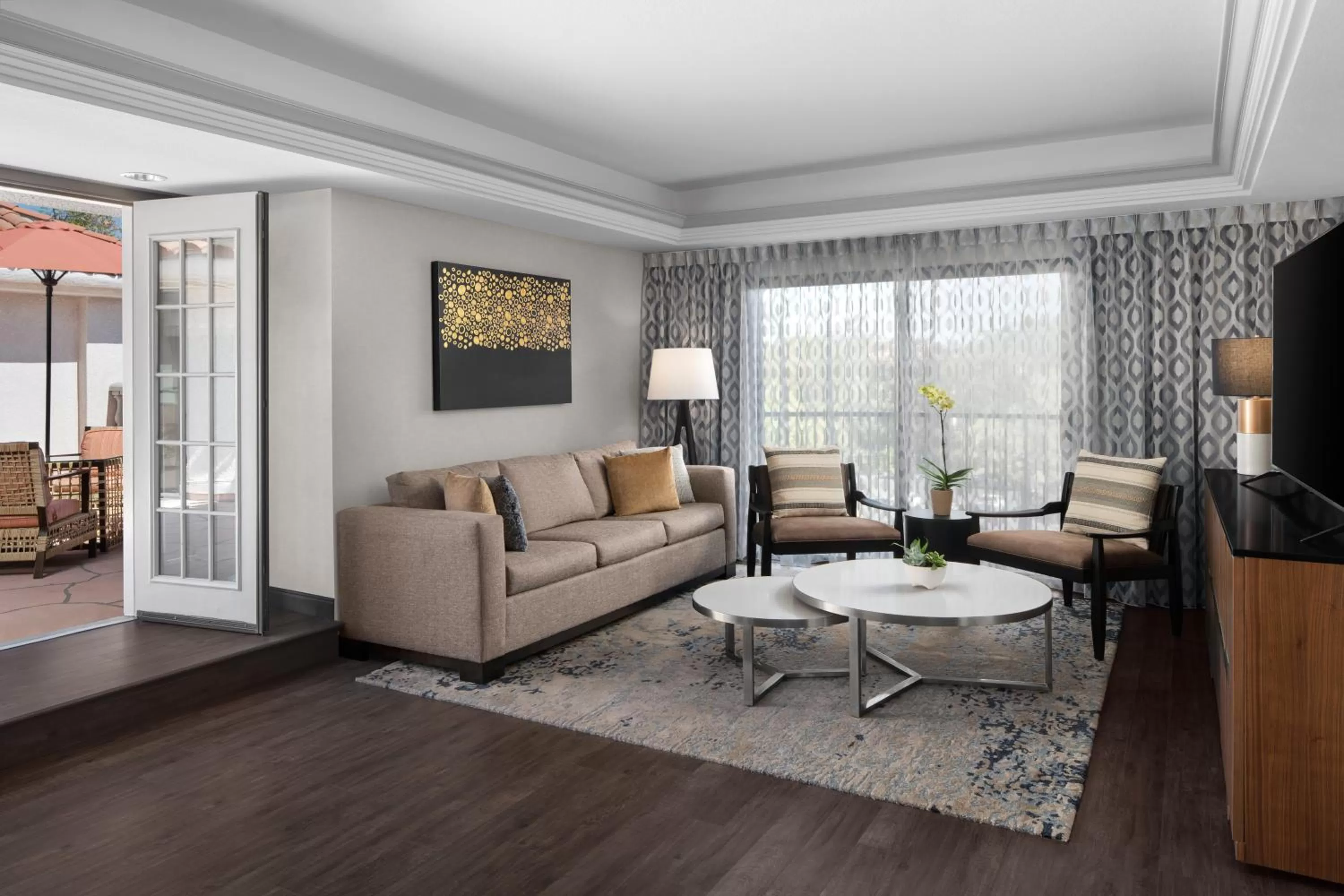 Living room in Hyatt Regency Westlake