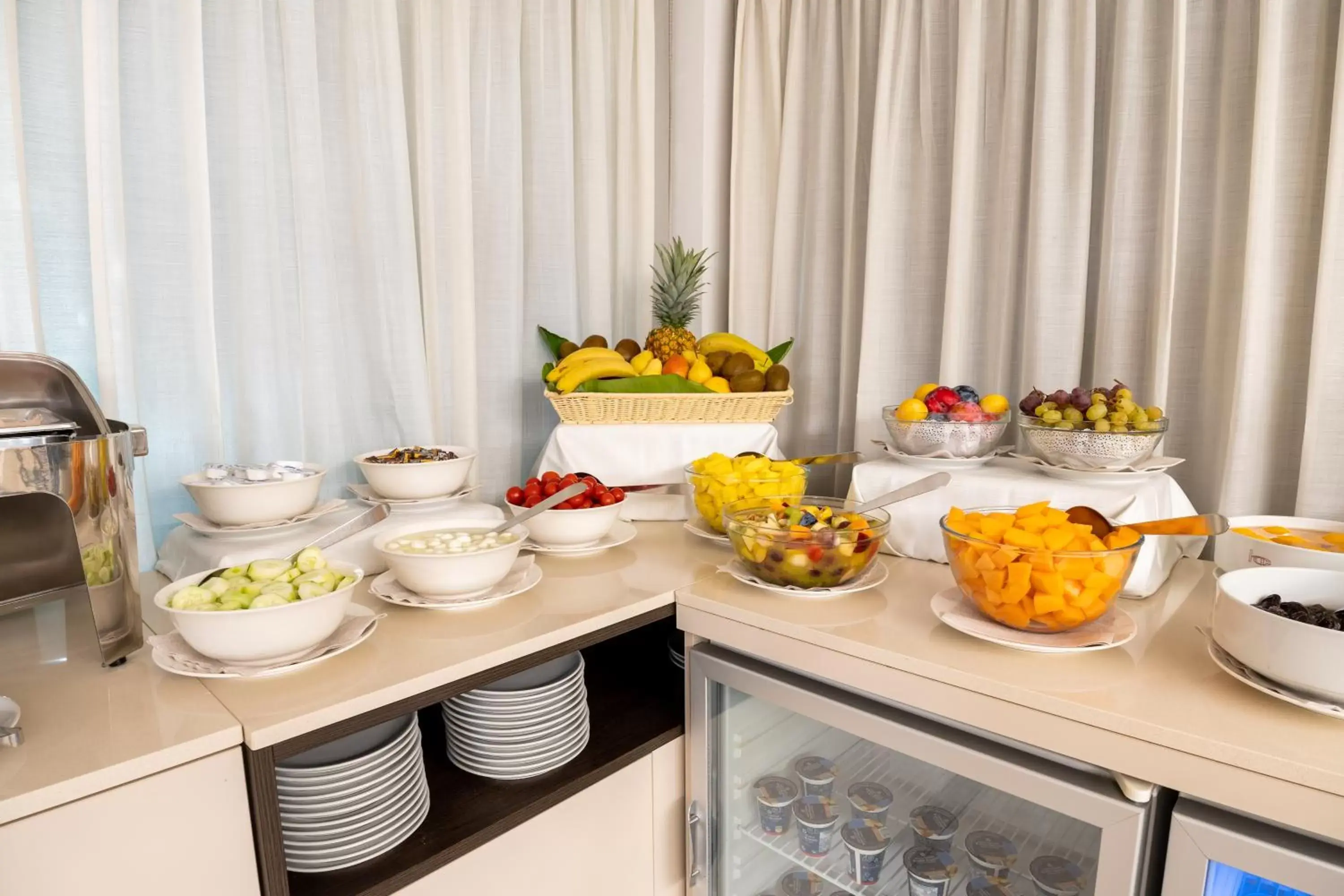 Buffet breakfast, Food in Hotel Como