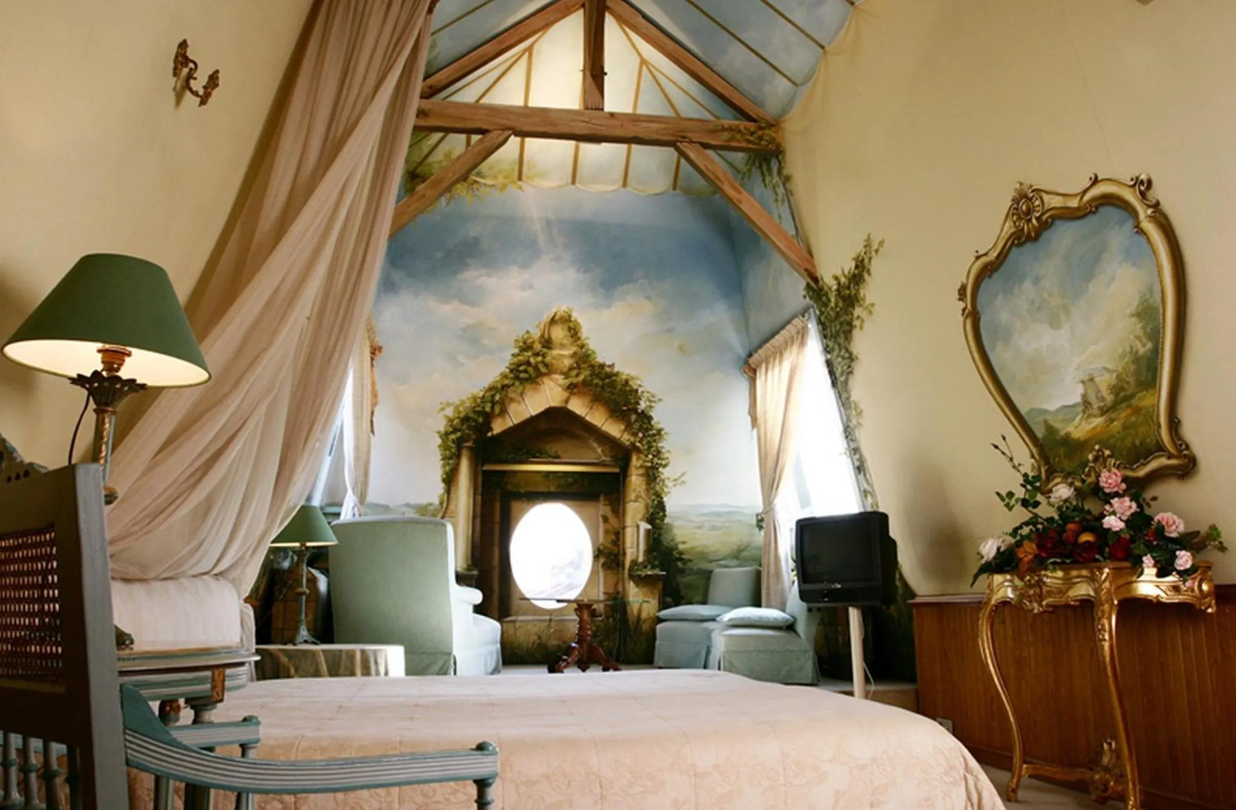 Photo of the whole room, Bed in Hôtel de France