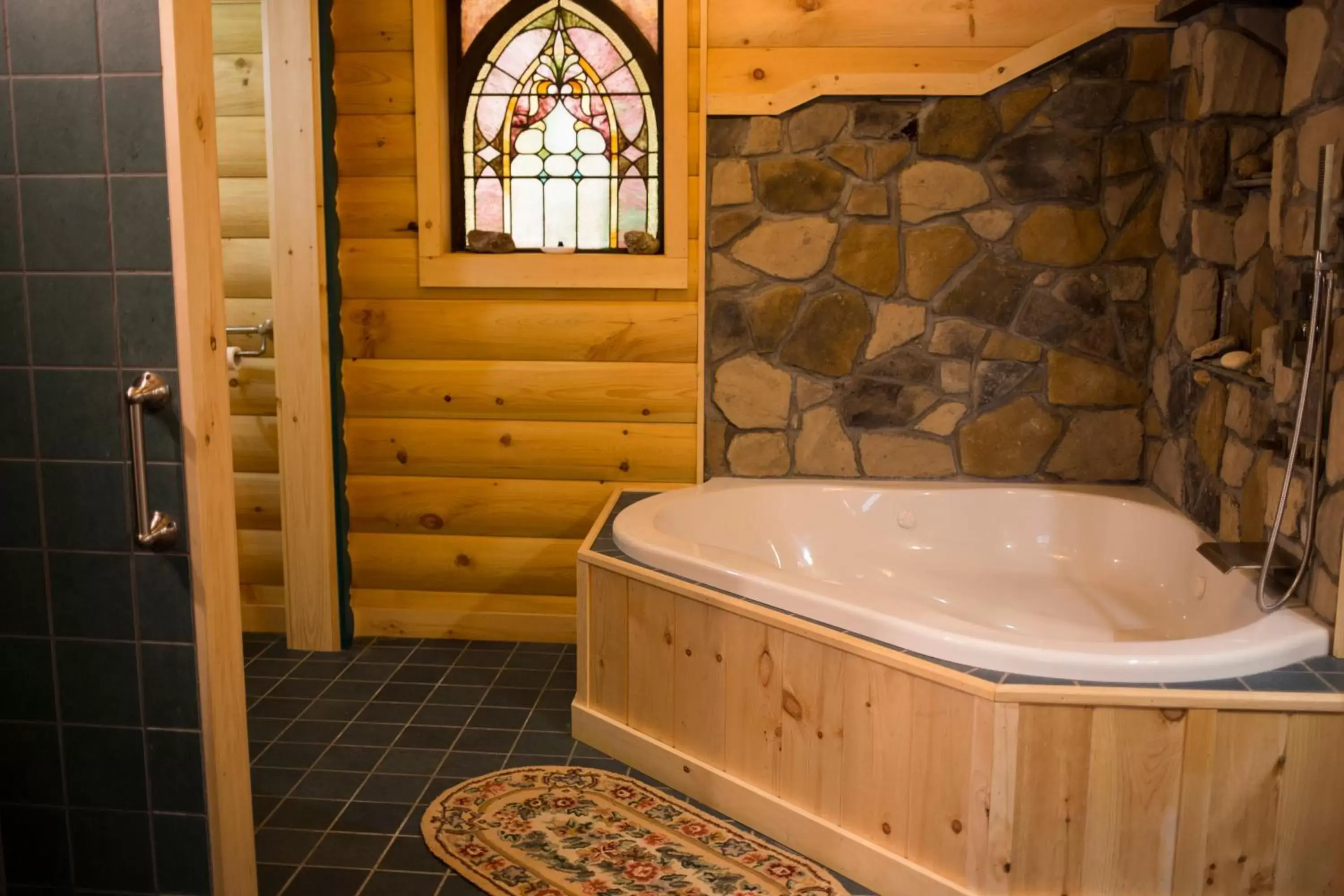 Bathroom in Log Country Inn Bed and Breakfast of Ithaca