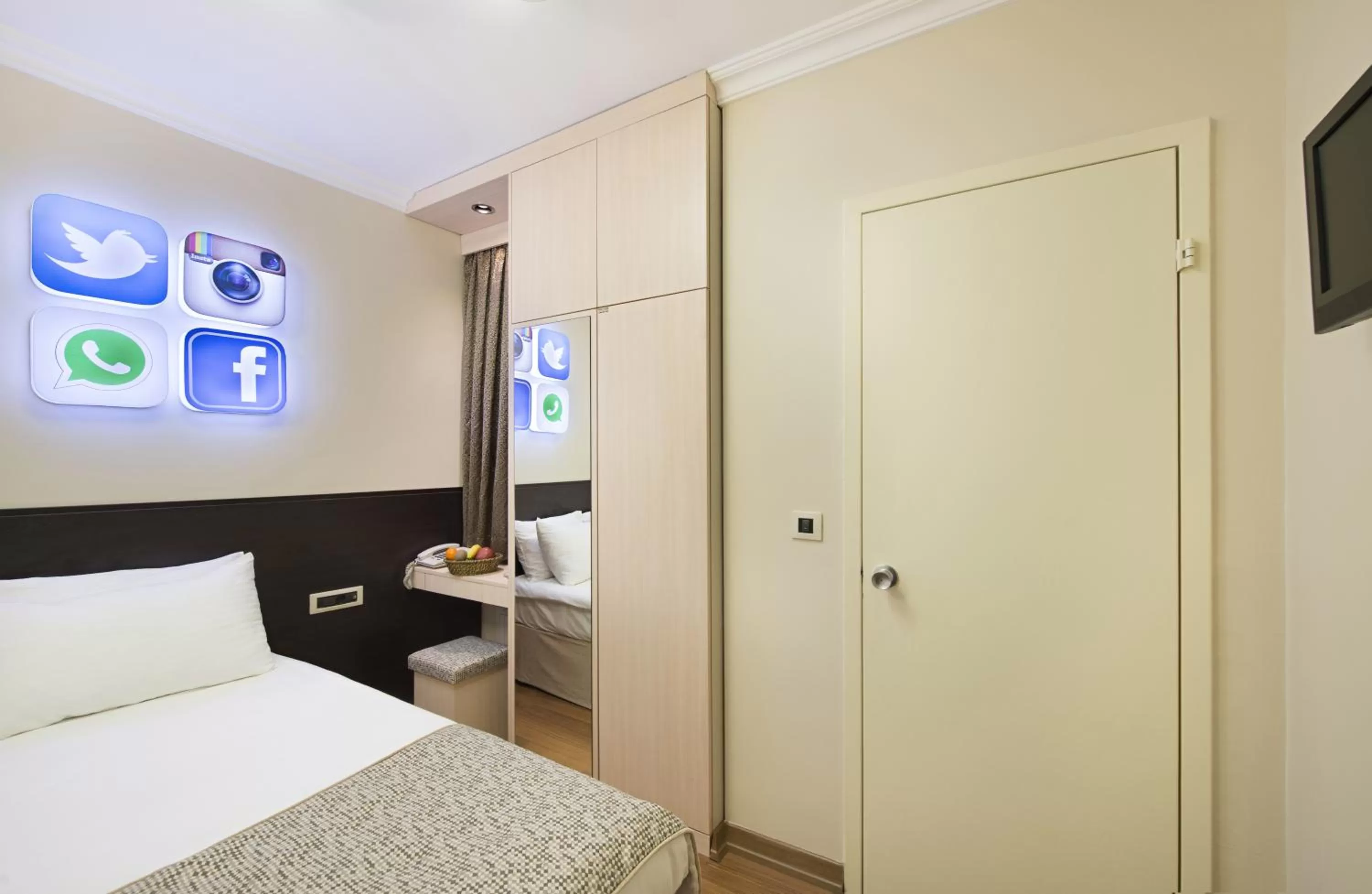 Bedroom, Bed in Hotel Evsen