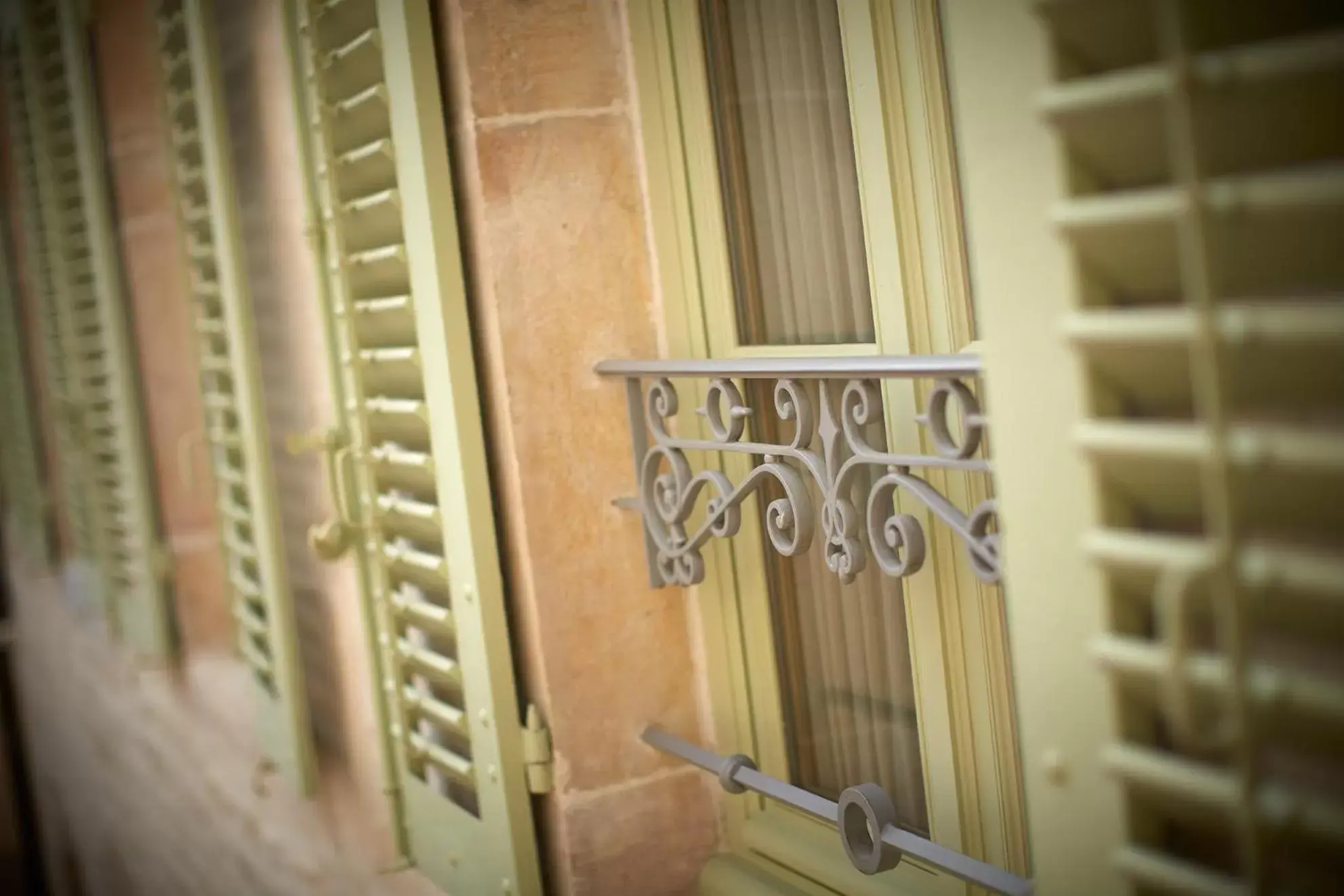 Decorative detail in Le Clos Sainte-Marguerite - Chez les Fatien