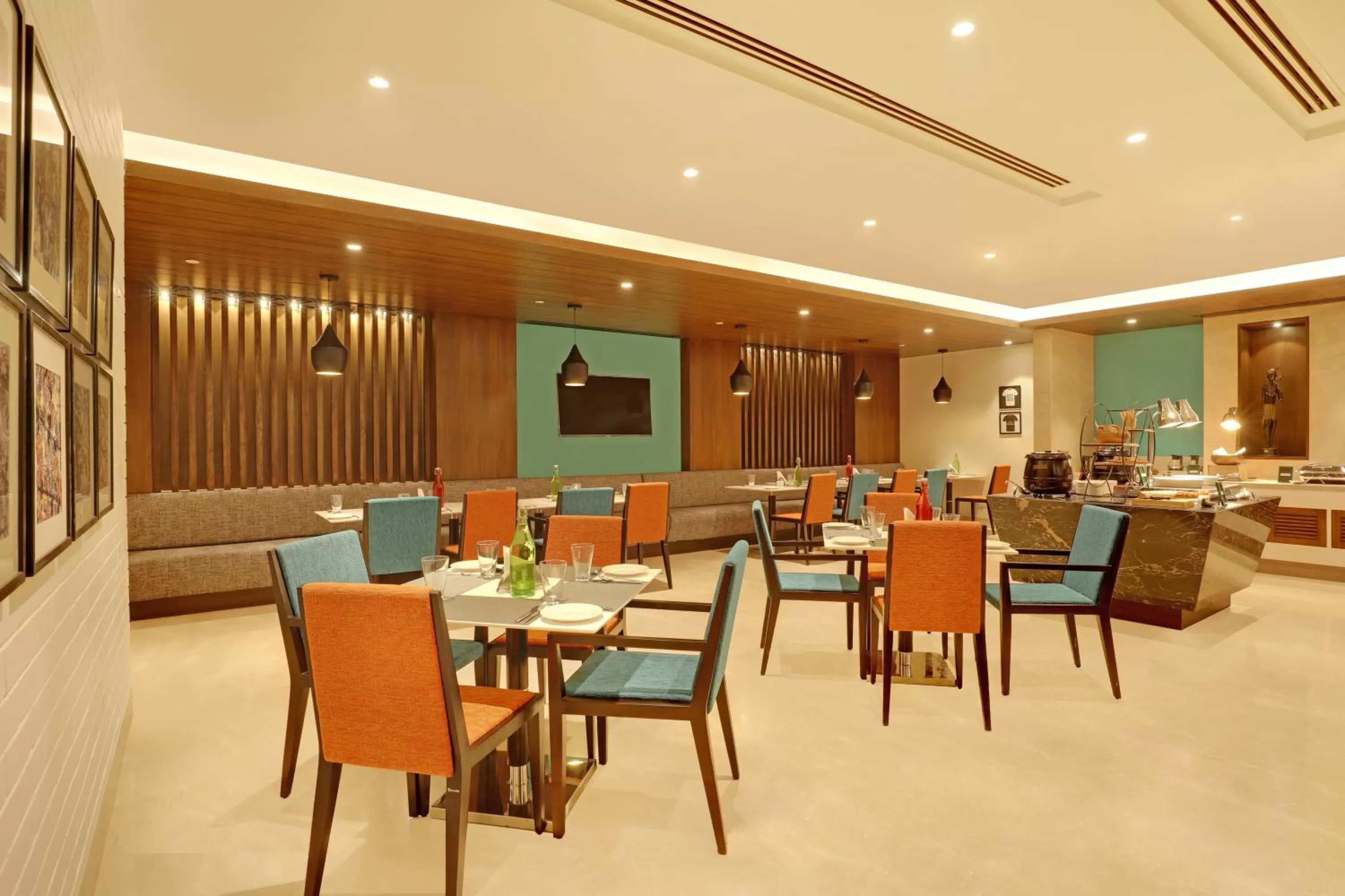 Restaurant/places to eat in Lemon Tree Hotel, Jhansi