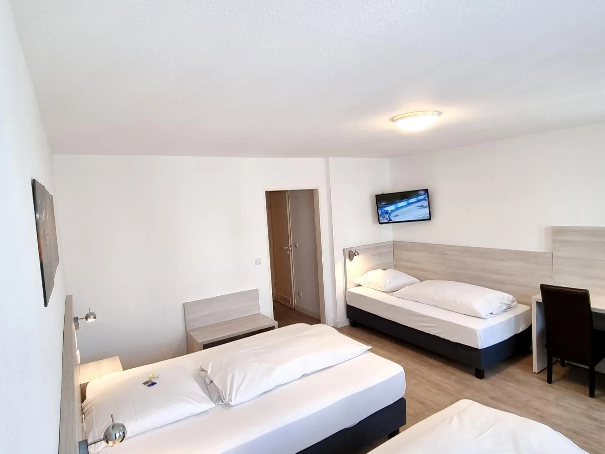 Bedroom, Bed in Adler Hotel Frankfurt