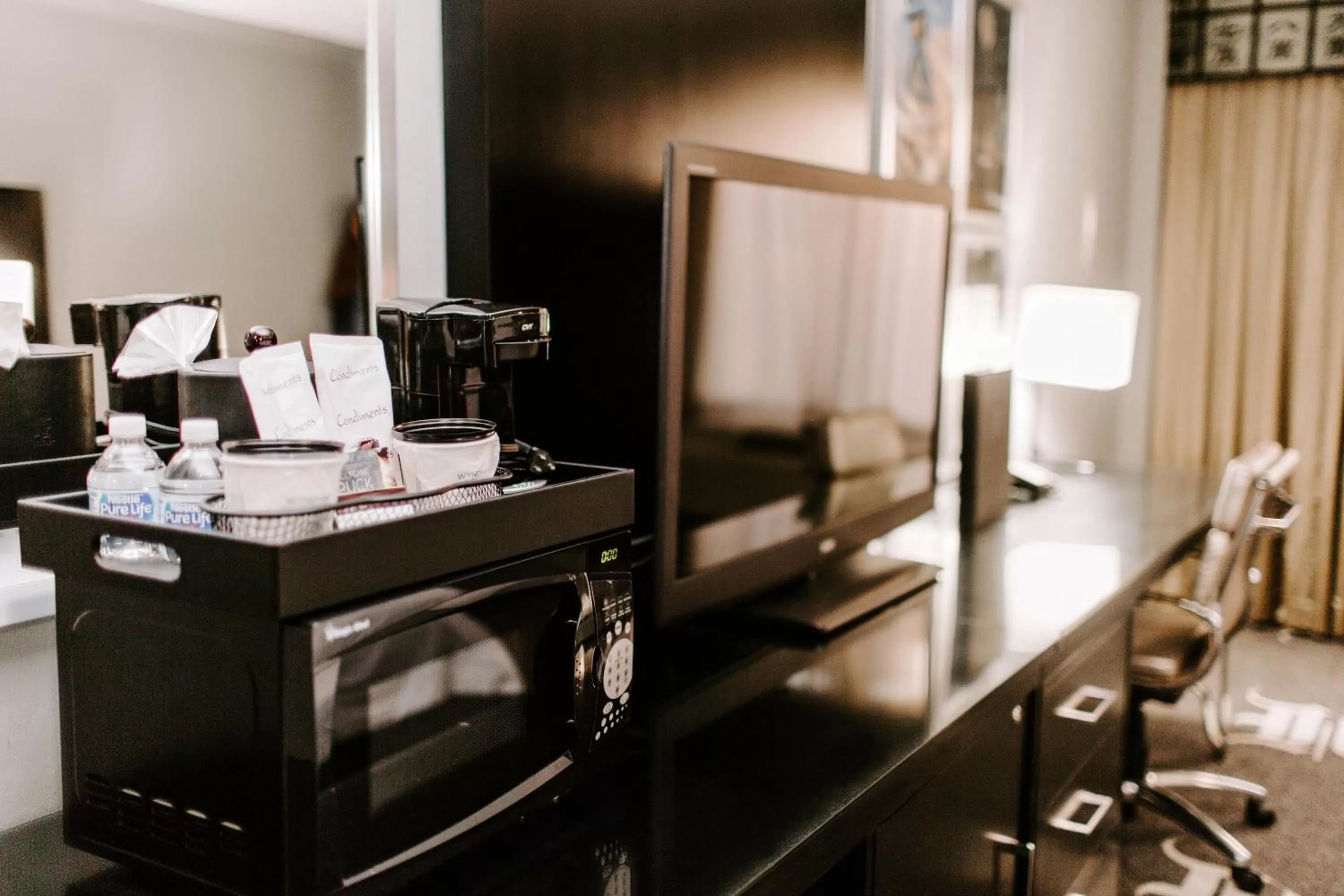 TV and multimedia in Wyndham Garden Dallas North