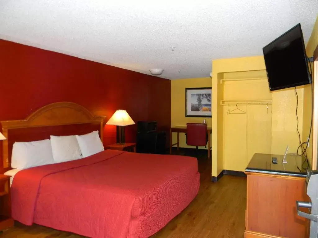 King Room - Non-Smoking in SleepWell Stockbridge King Room - Non-Smoking in SleepWell Stockbridge