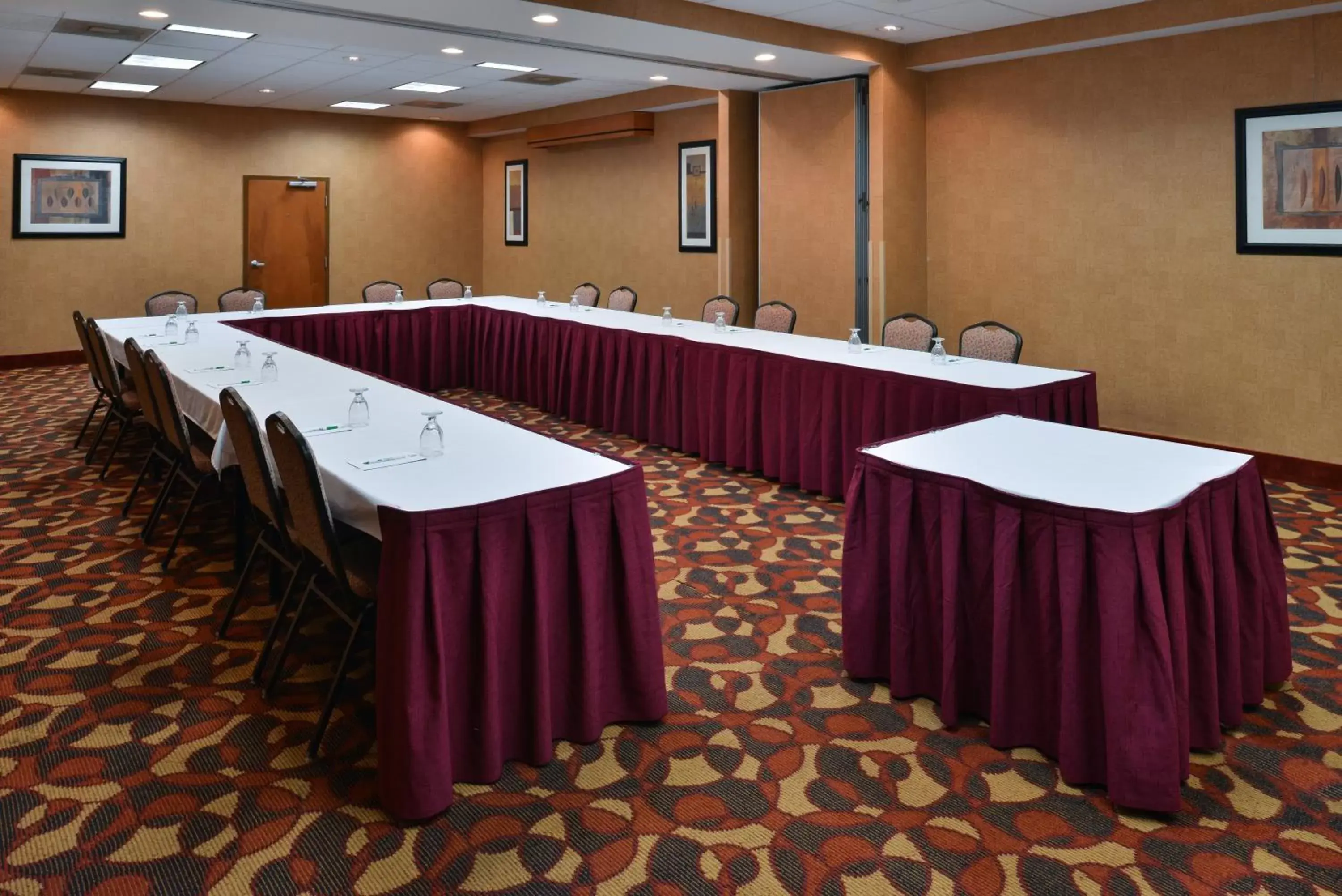 Meeting/conference room in Holiday Inn Martinsburg, an IHG Hotel