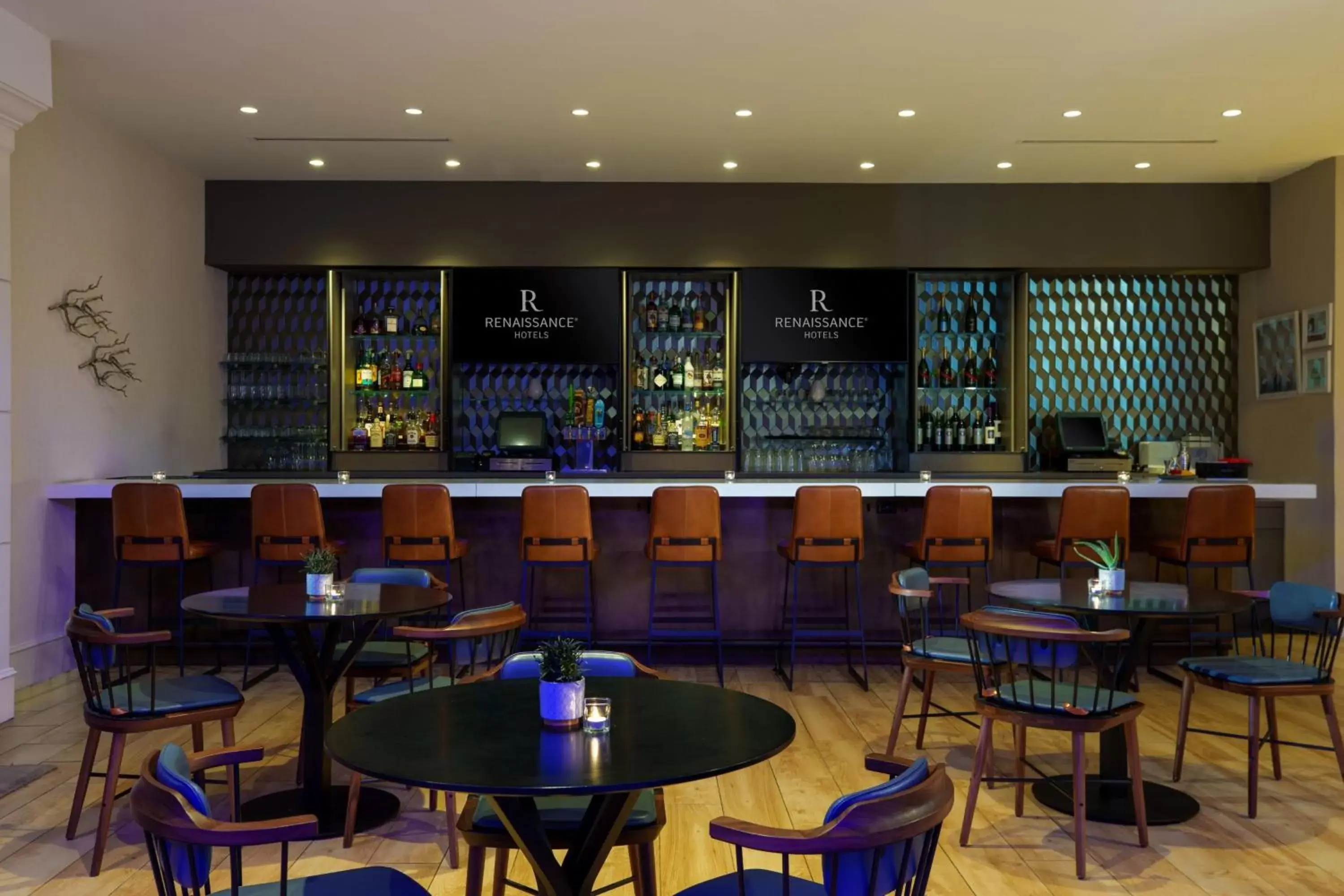 Restaurant/places to eat, Lounge/Bar in Renaissance Meadowlands Hotel