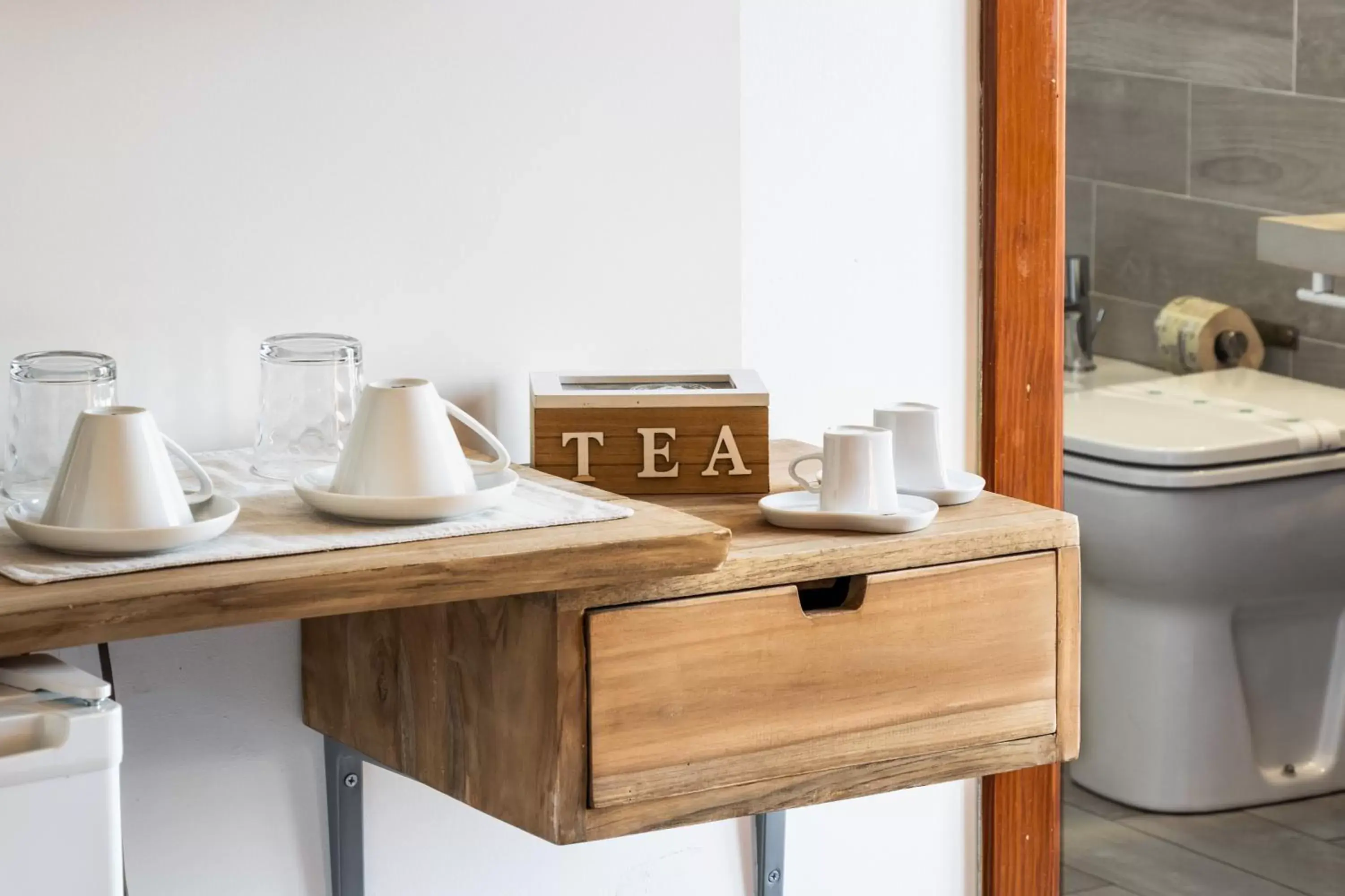 Coffee/tea facilities, Bathroom in Pantanello Rooms Avola