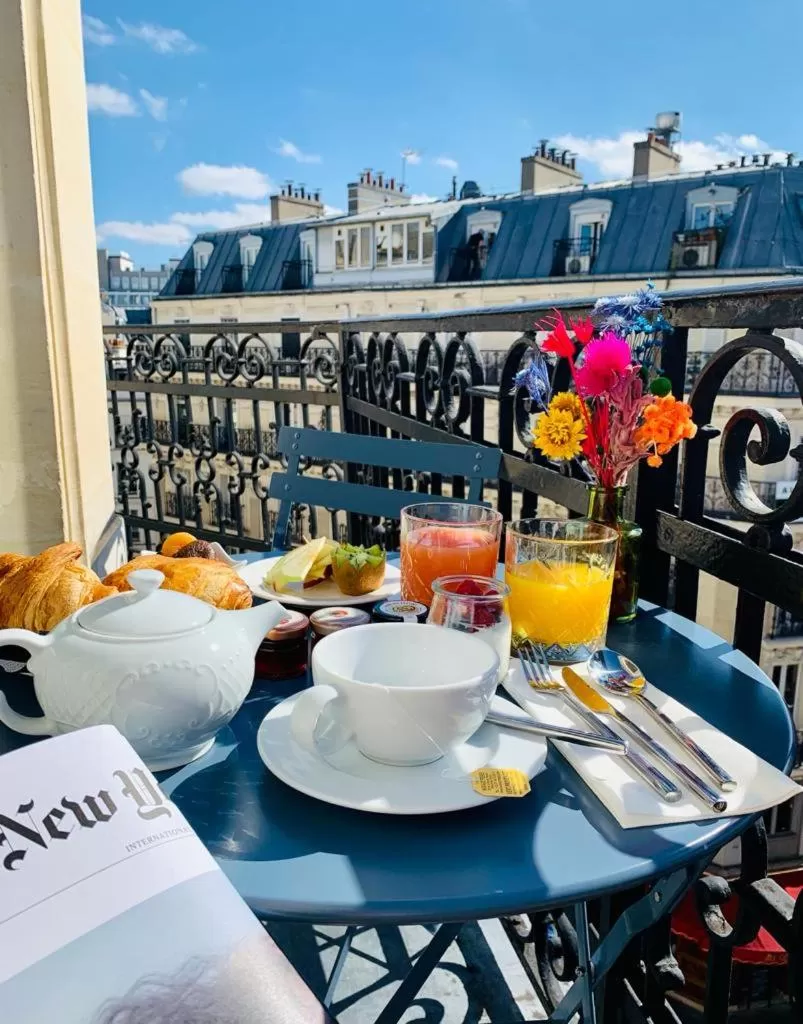 Superior Queen Room with Balcony - Non-Smoking in NH Paris Opéra Faubourg
