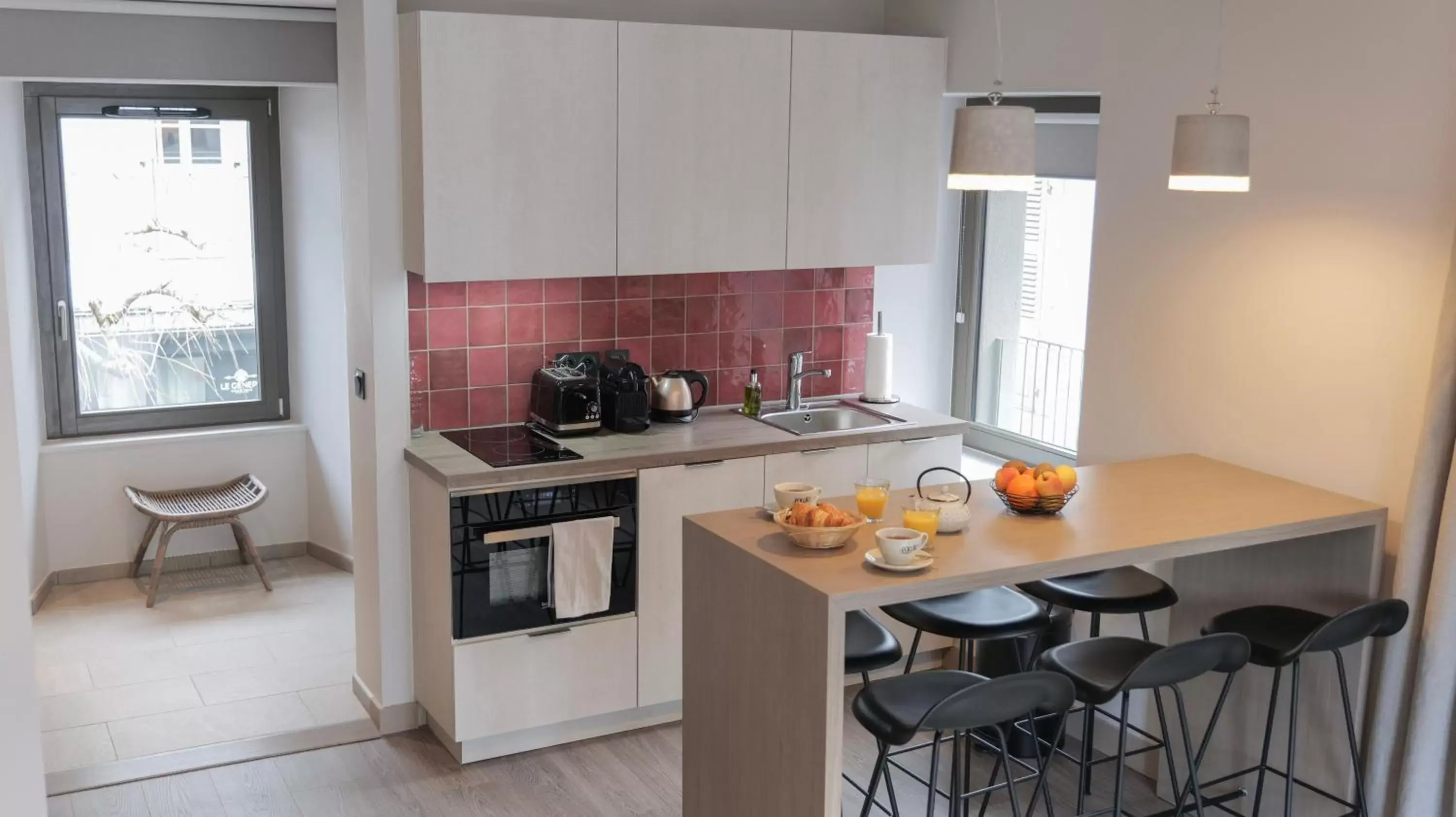 Coffee/tea facilities, Kitchen/Kitchenette in Le Génépy - Appart'hôtel de Charme