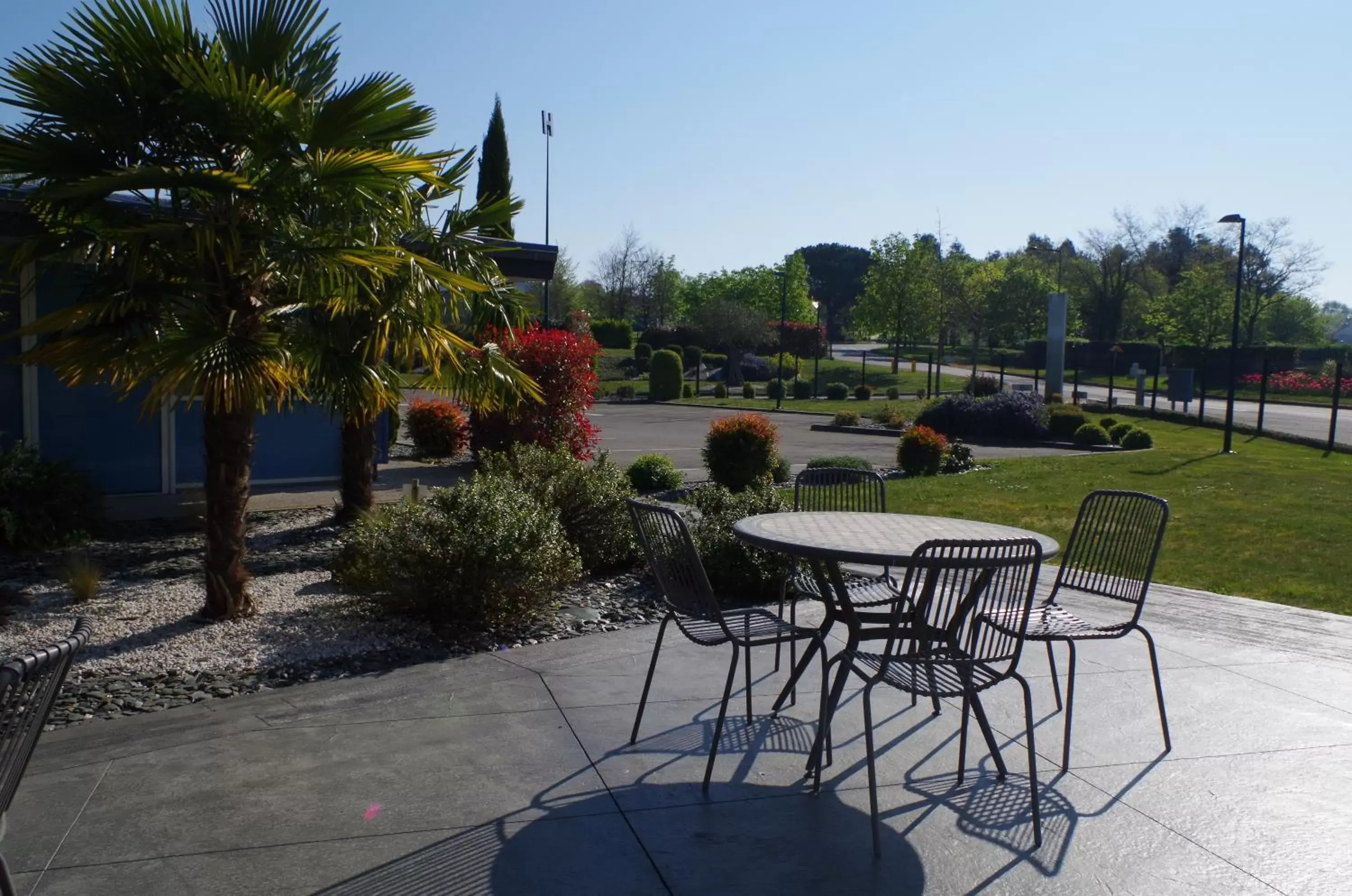 Patio in Hôtel Restaurant Bel Air Crevin - Axe Rennes Nantes