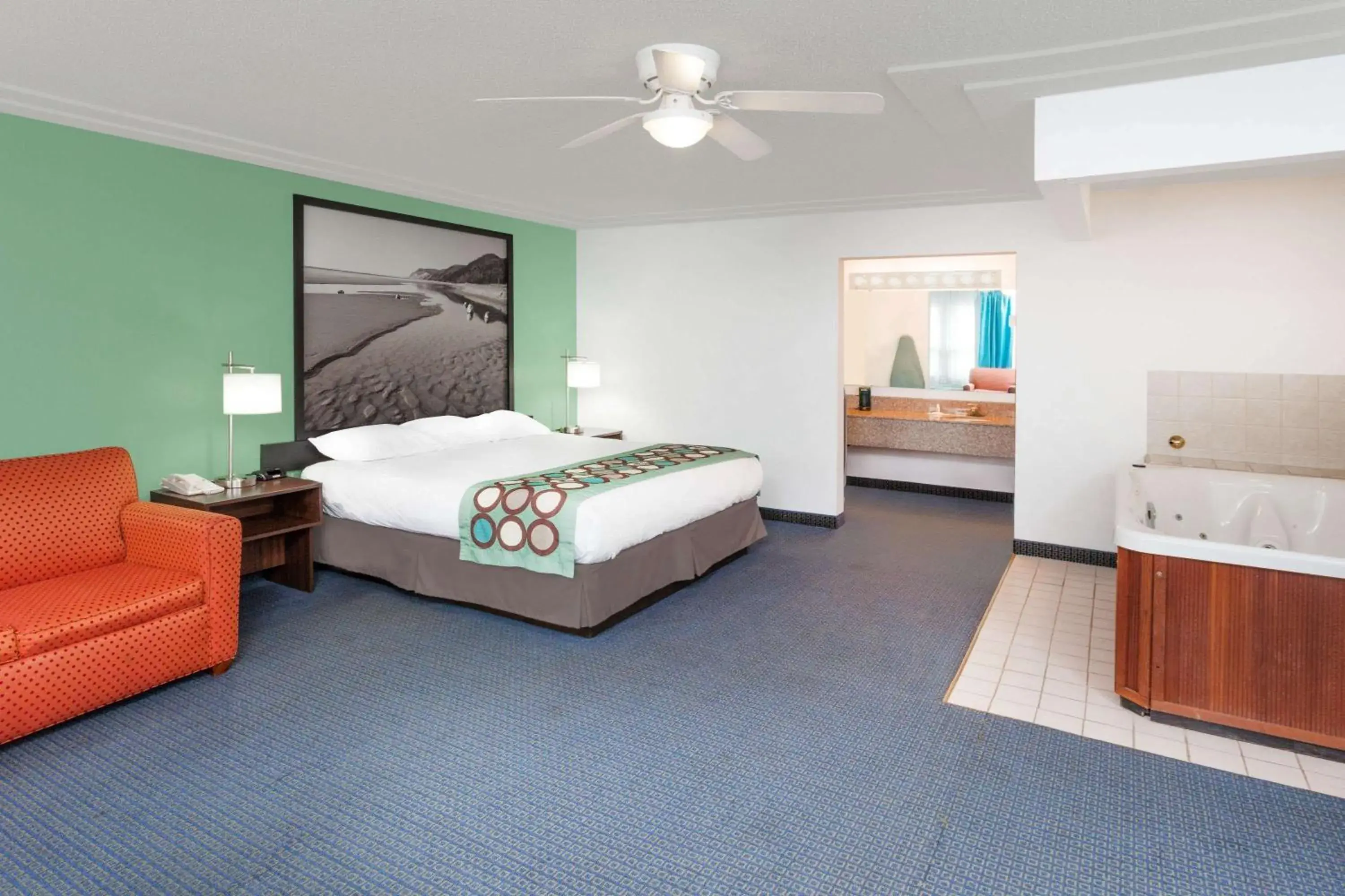 Photo of the whole room, Bed in Super 8 by Wyndham Stevensville St Joseph