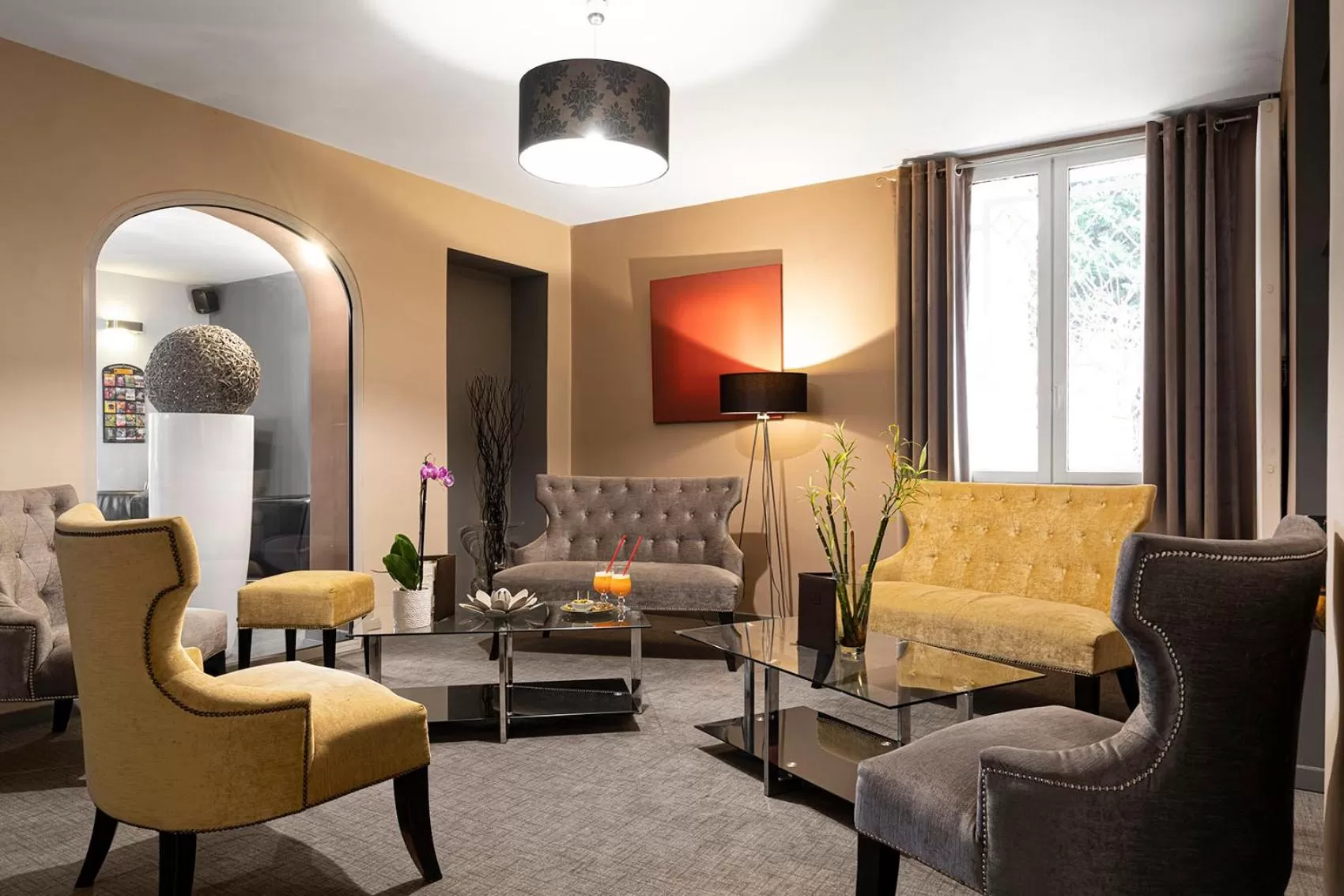 Living room in Contact Hôtels Les Pierres Dorées