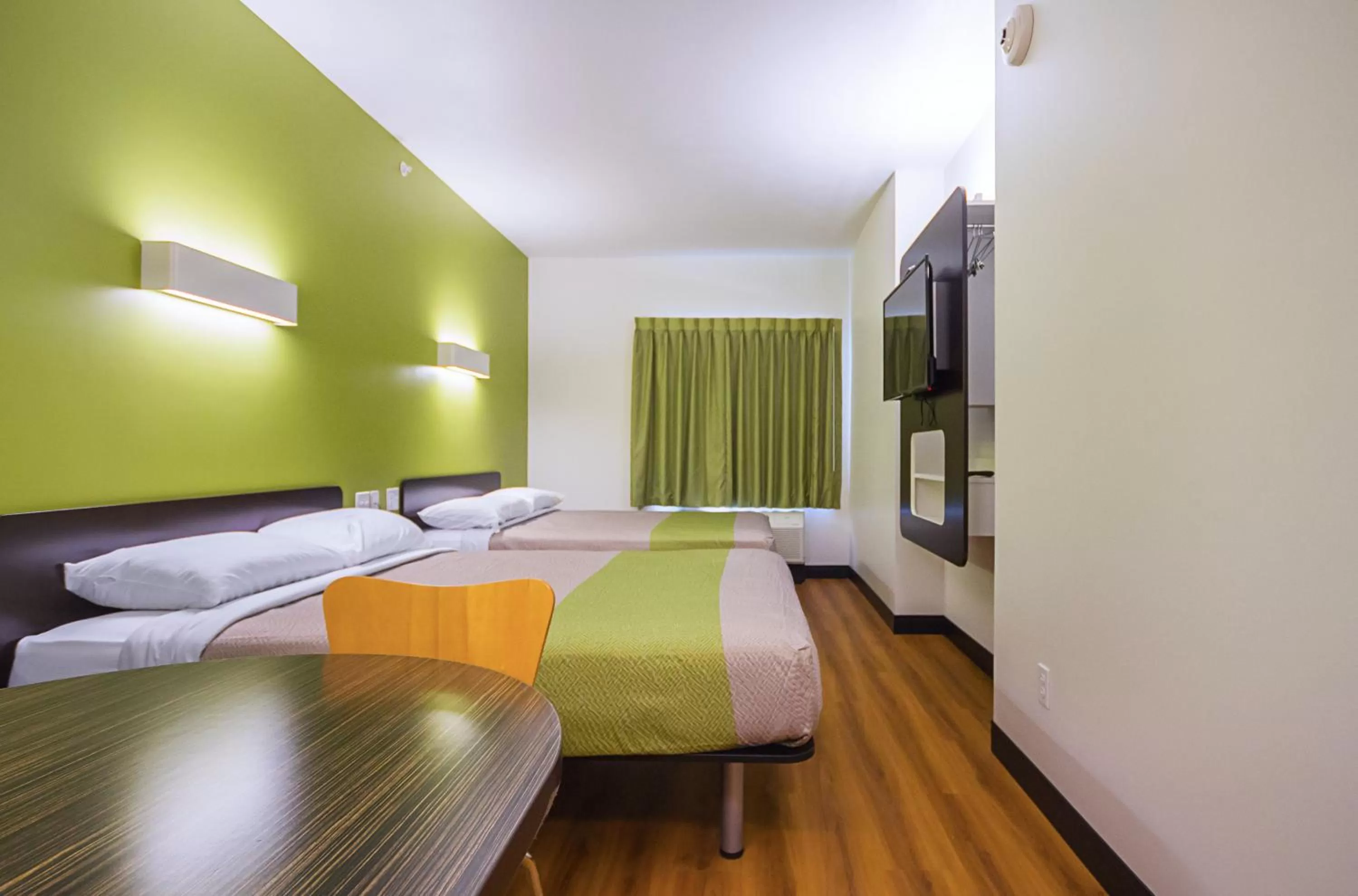 Bedroom, Bed in Motel 6-South Bend, IN - Mishawaka