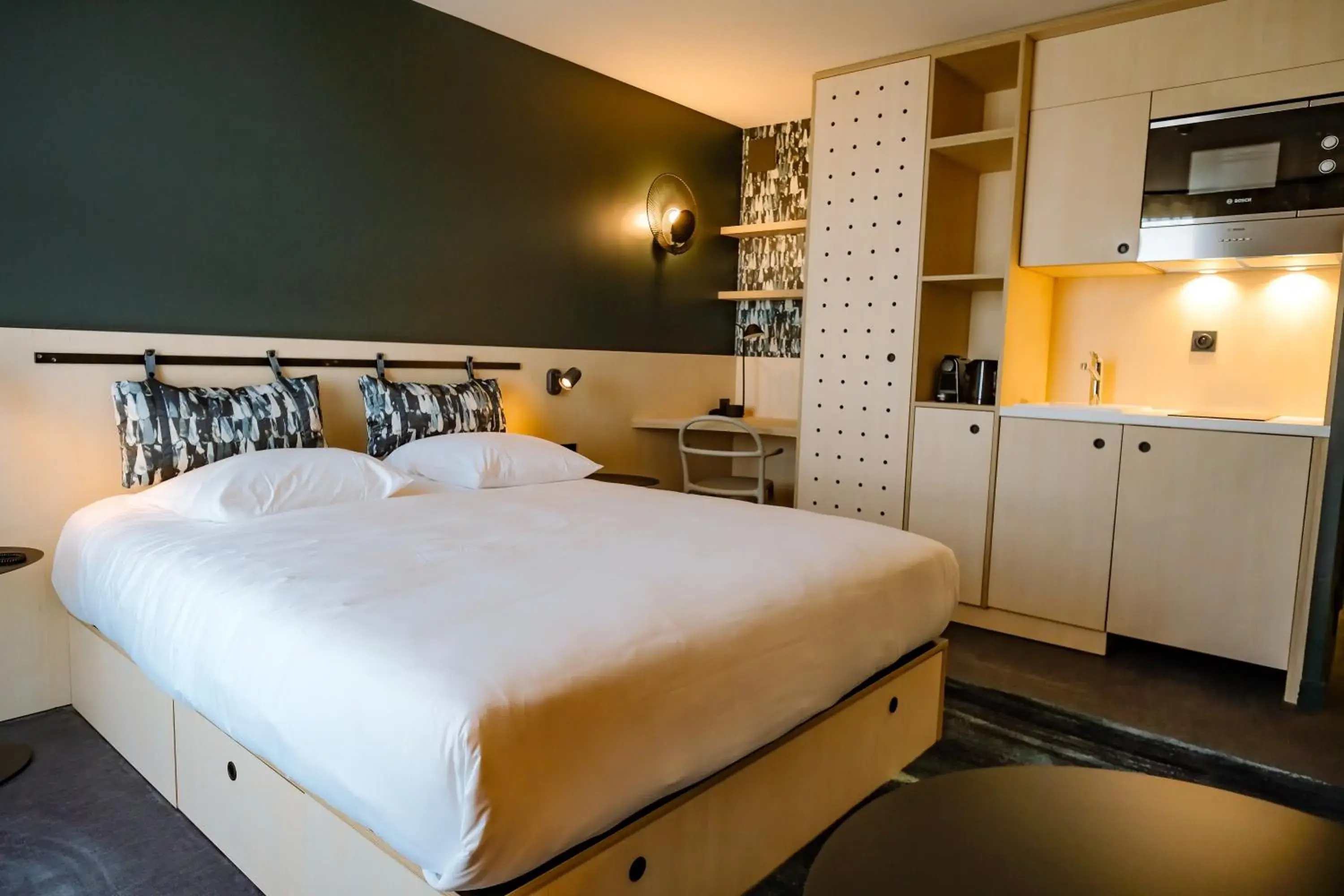 Photo of the whole room, Bed in Live Hotels Bordeaux Lac