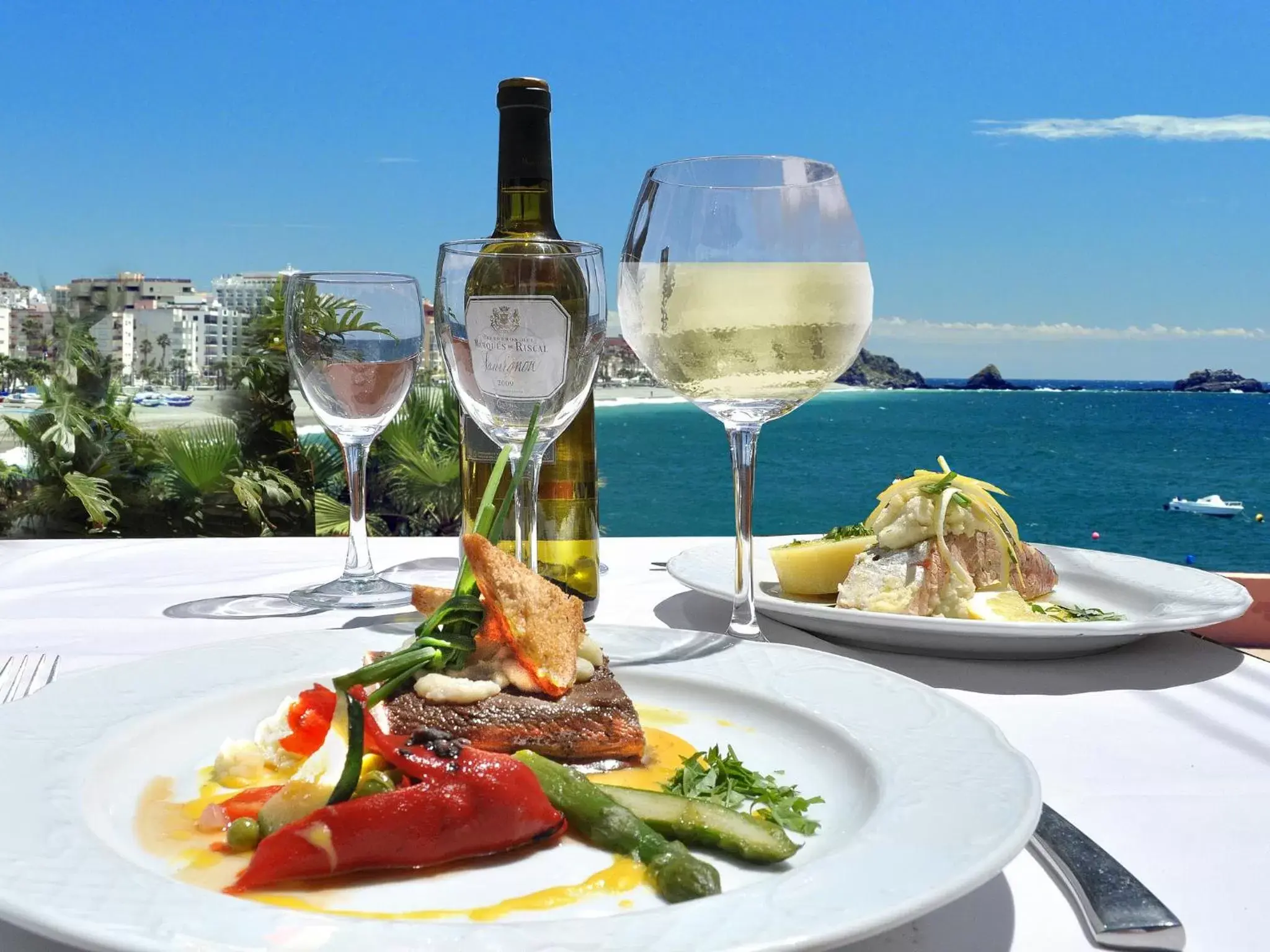 Lunch and Dinner in Arrayanes Playa Almuñecar