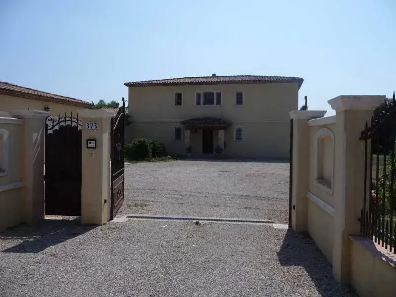 Facade/entrance, Property Building in Chambre d'hôtes "La Bastide des Eucalyptus"