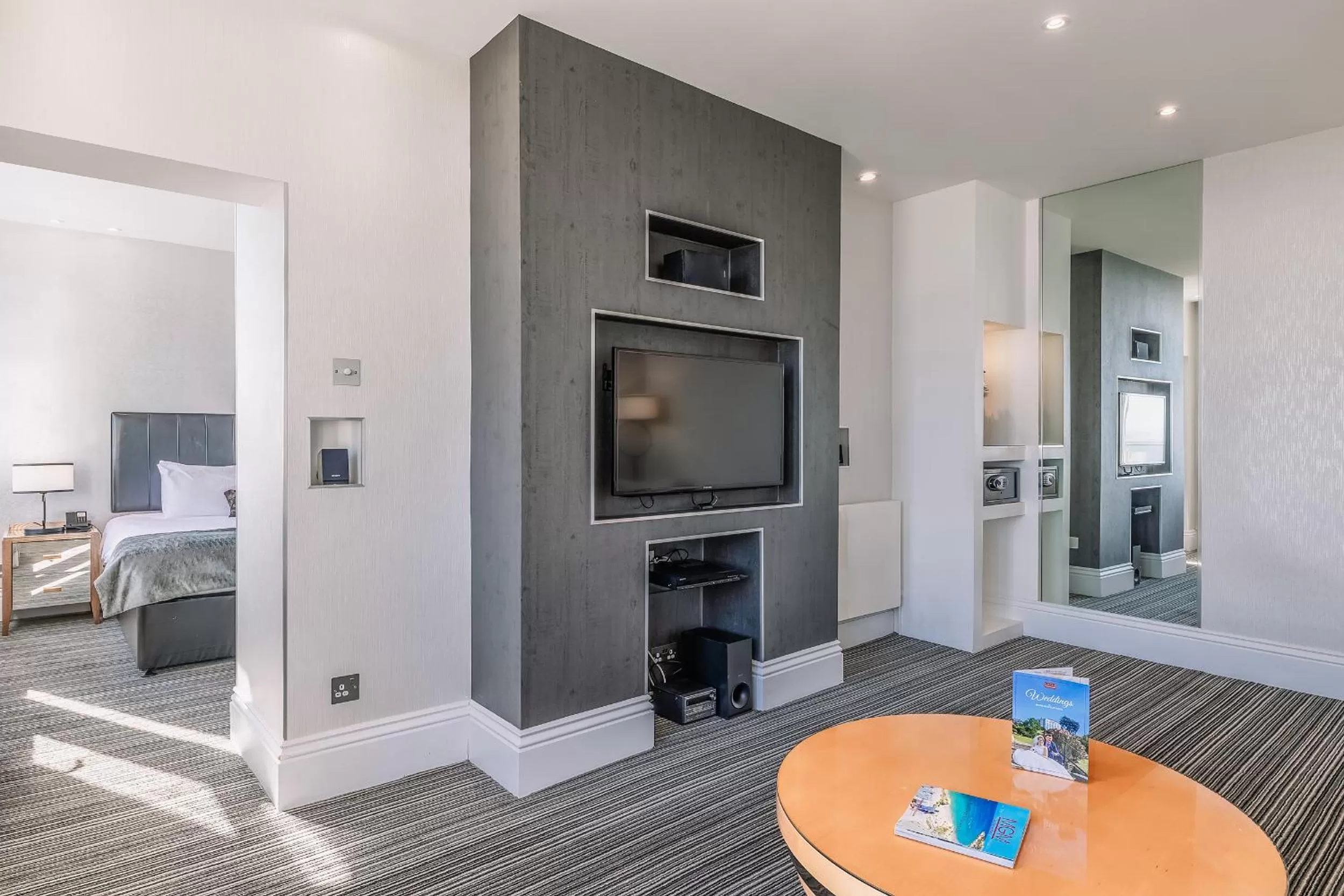 Living room in Muthu Westcliff Hotel (Near London Southend Airport)