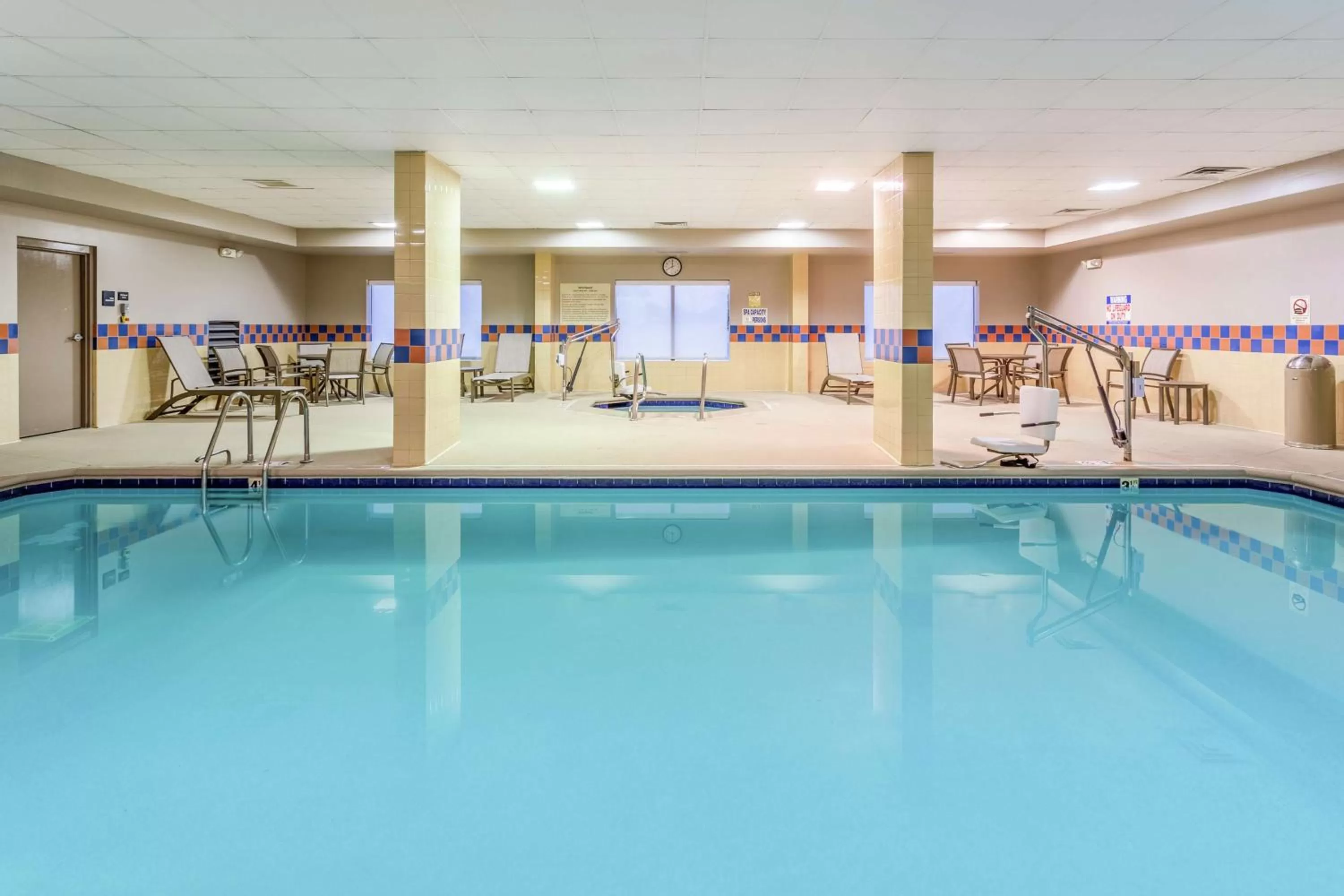 Pool view in Hampton Inn & Suites Chicago - Libertyville