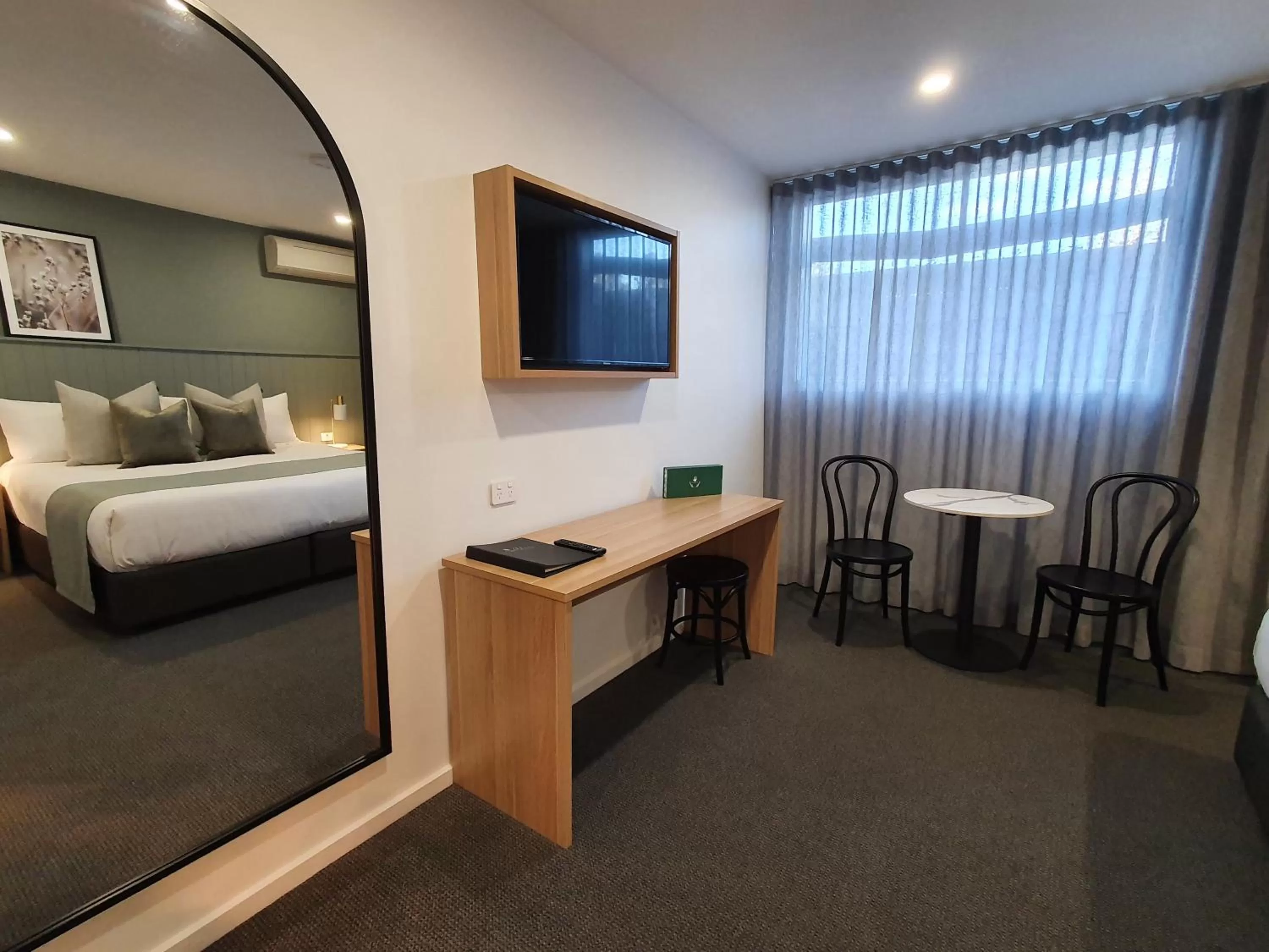 TV and multimedia, TV/Entertainment Center in Aden Hotel Mudgee