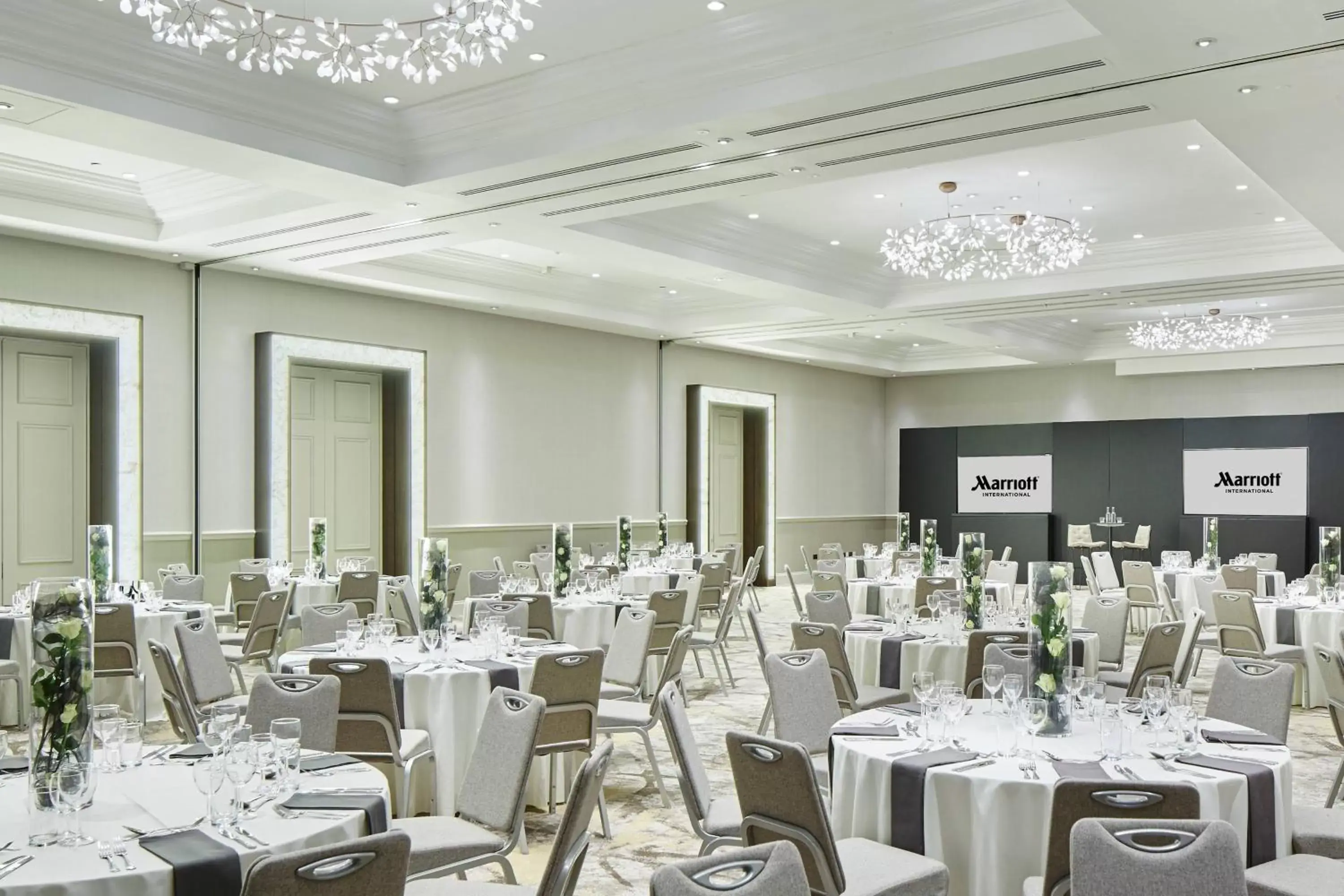 Meeting/conference room, Restaurant/Places to Eat in London Marriott Hotel Regents Park