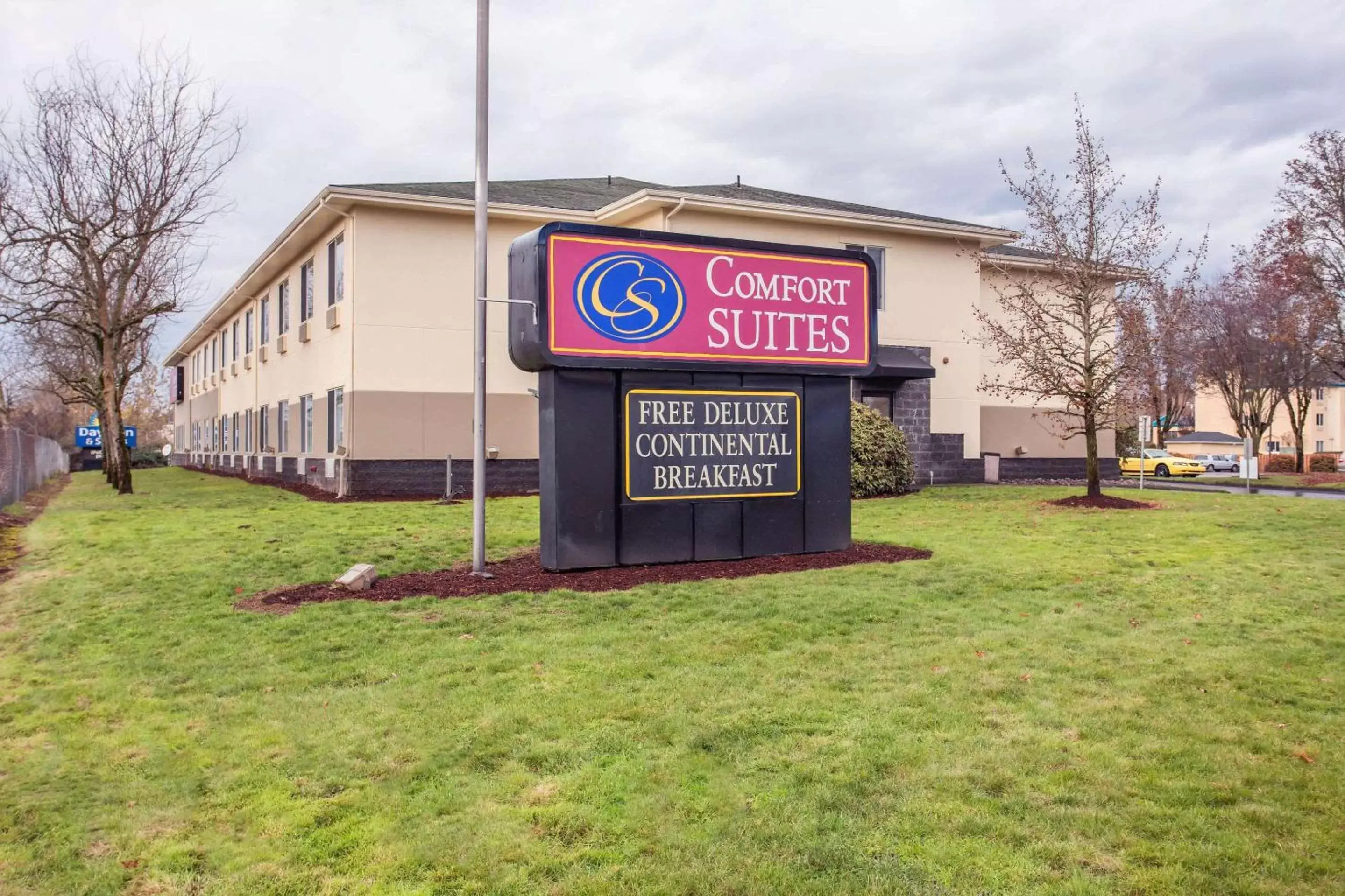 Property building in Comfort Suites Near Vancouver Mall