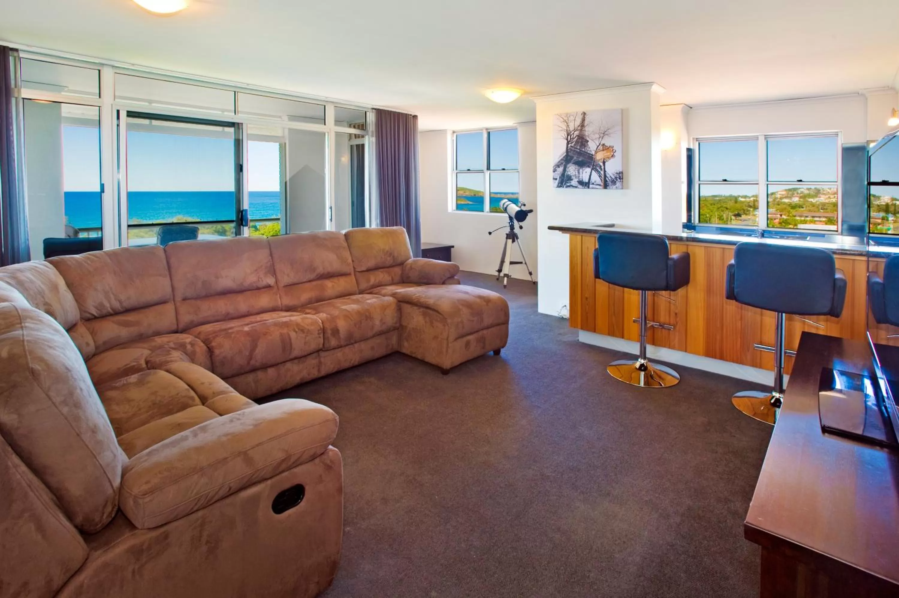 Living room in Tradewinds Apartments