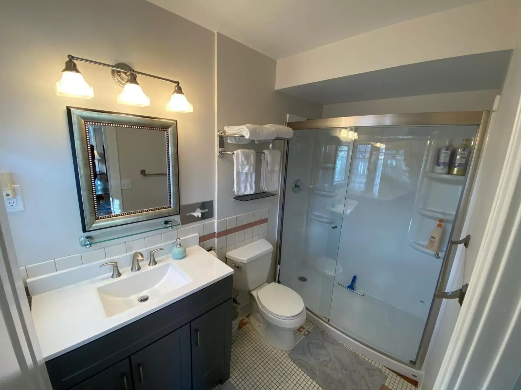 Bathroom in Goldsmith's River Front Inn